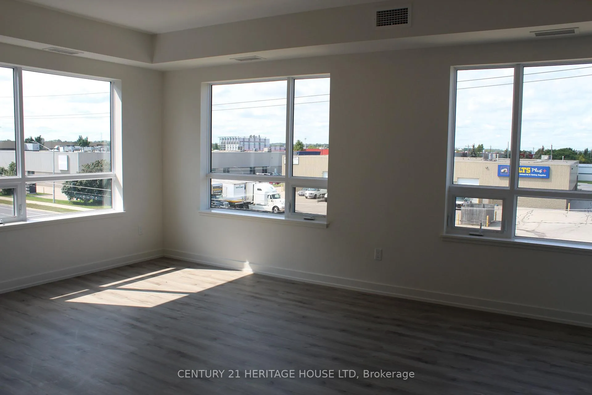 Photo 4 of Unit 315, 247 Northfield Drive E, Waterloo — HOMEH