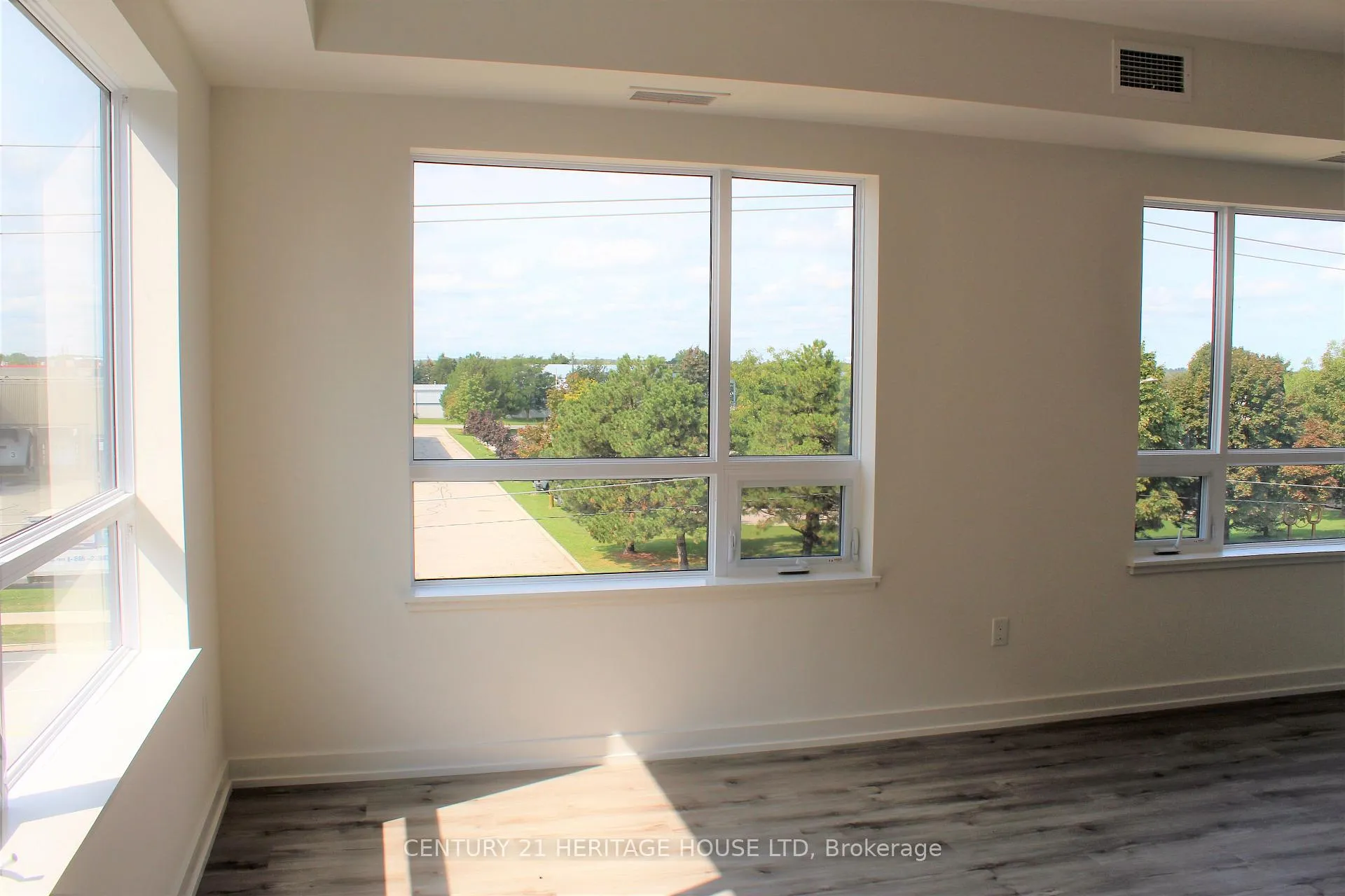 Photo 5 of Unit 315, 247 Northfield Drive E, Waterloo — HOMEH