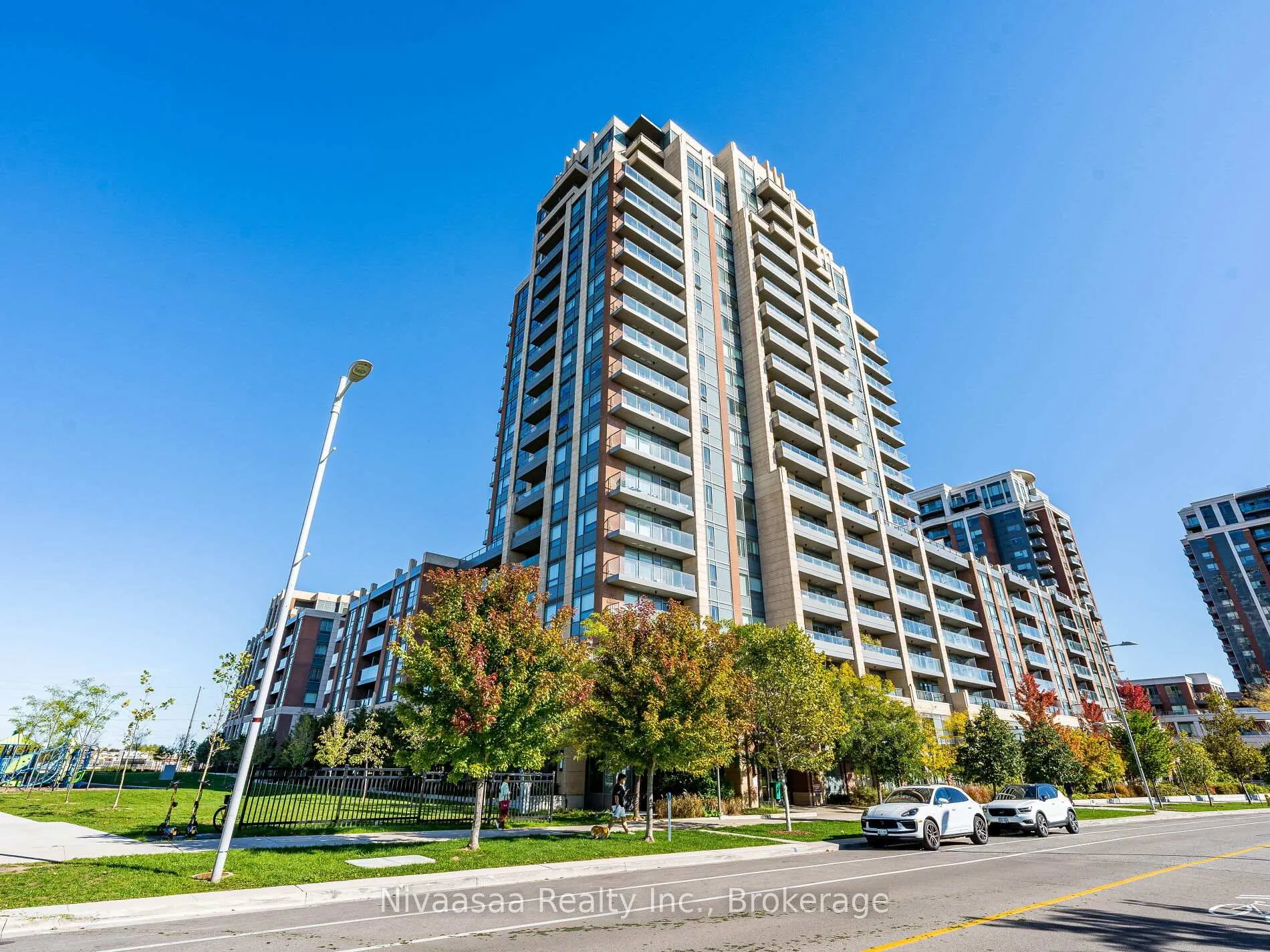 Photo 1 of Unit 820, 18 Uptown Drive, Markham, Unionville — HOMEH