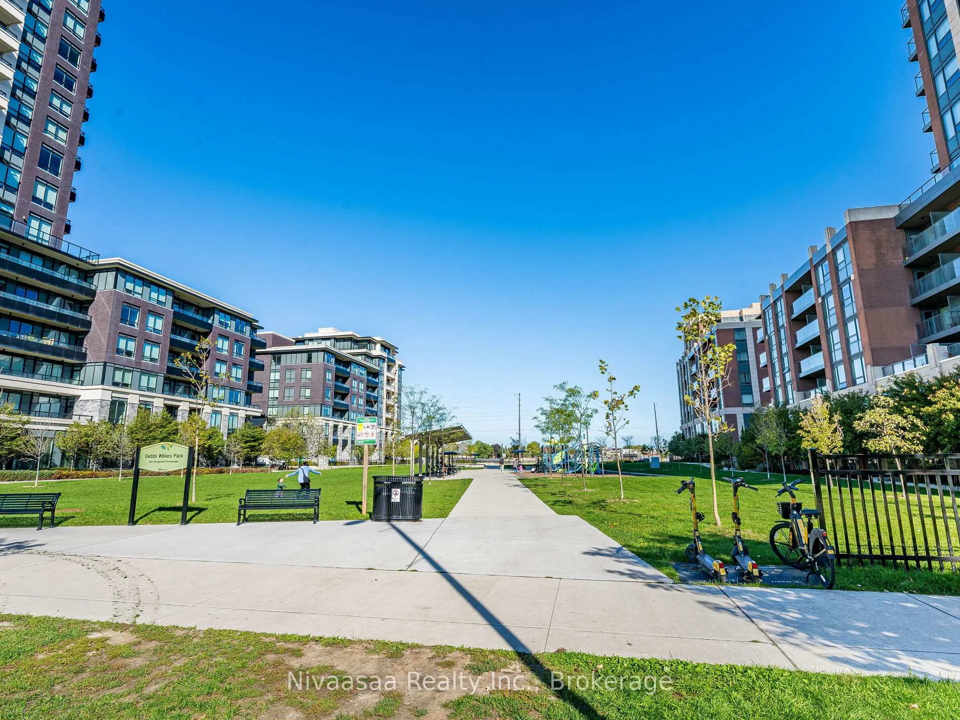 Photo 2 of Unit 820, 18 Uptown Drive, Markham, Unionville — HOMEH