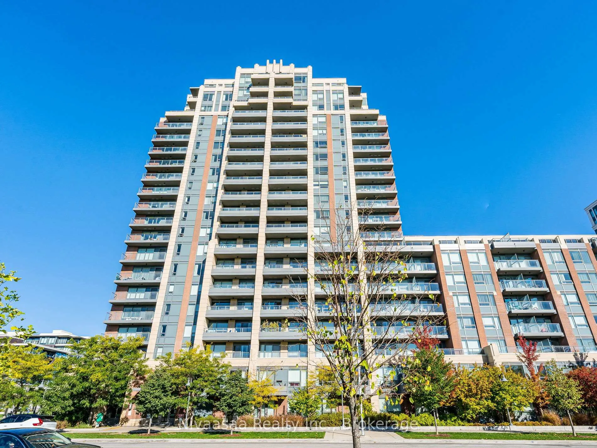 Photo 3 of Unit 820, 18 Uptown Drive, Markham, Unionville — HOMEH