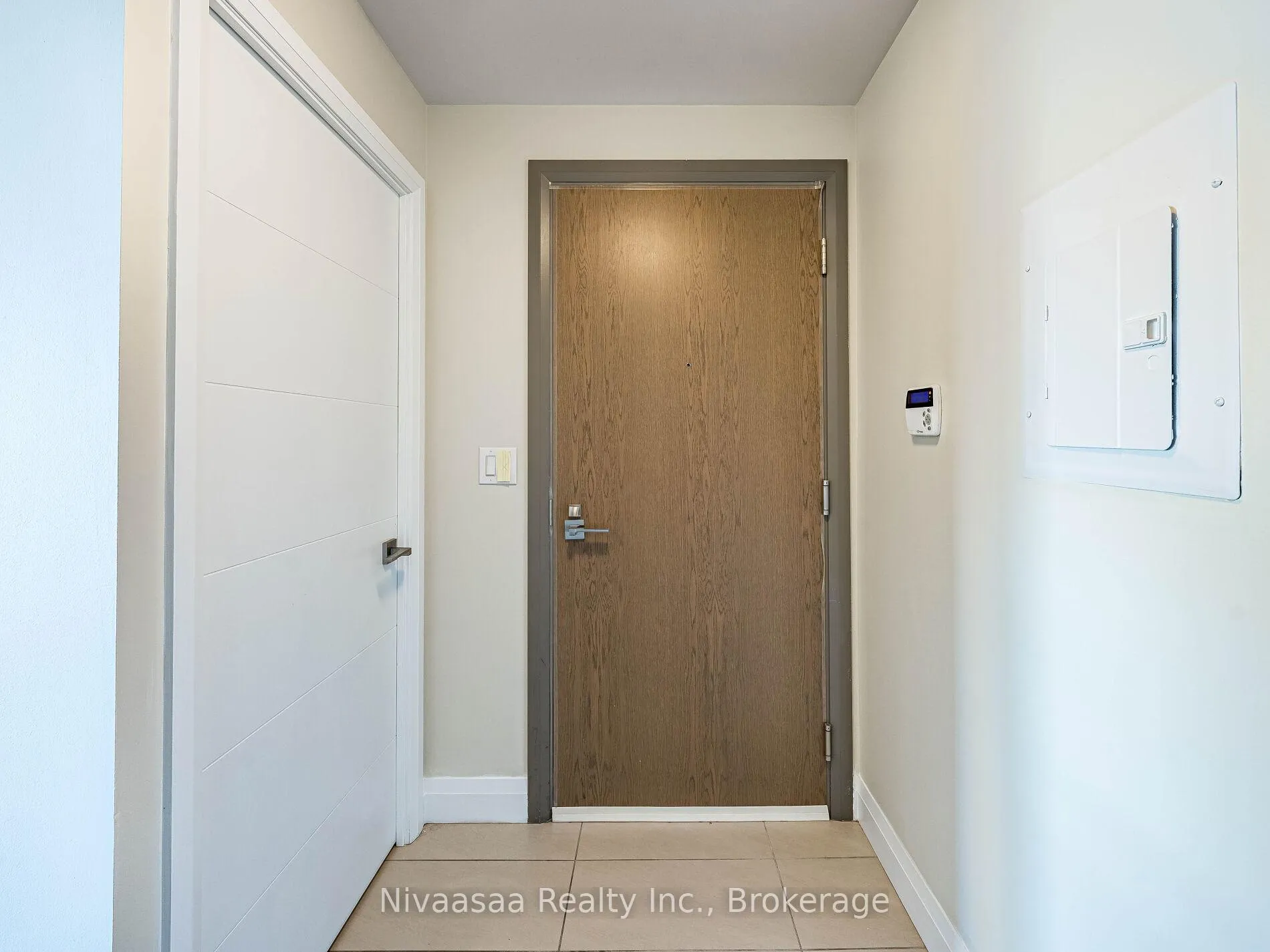Photo 9 of Unit 820, 18 Uptown Drive, Markham, Unionville — HOMEH