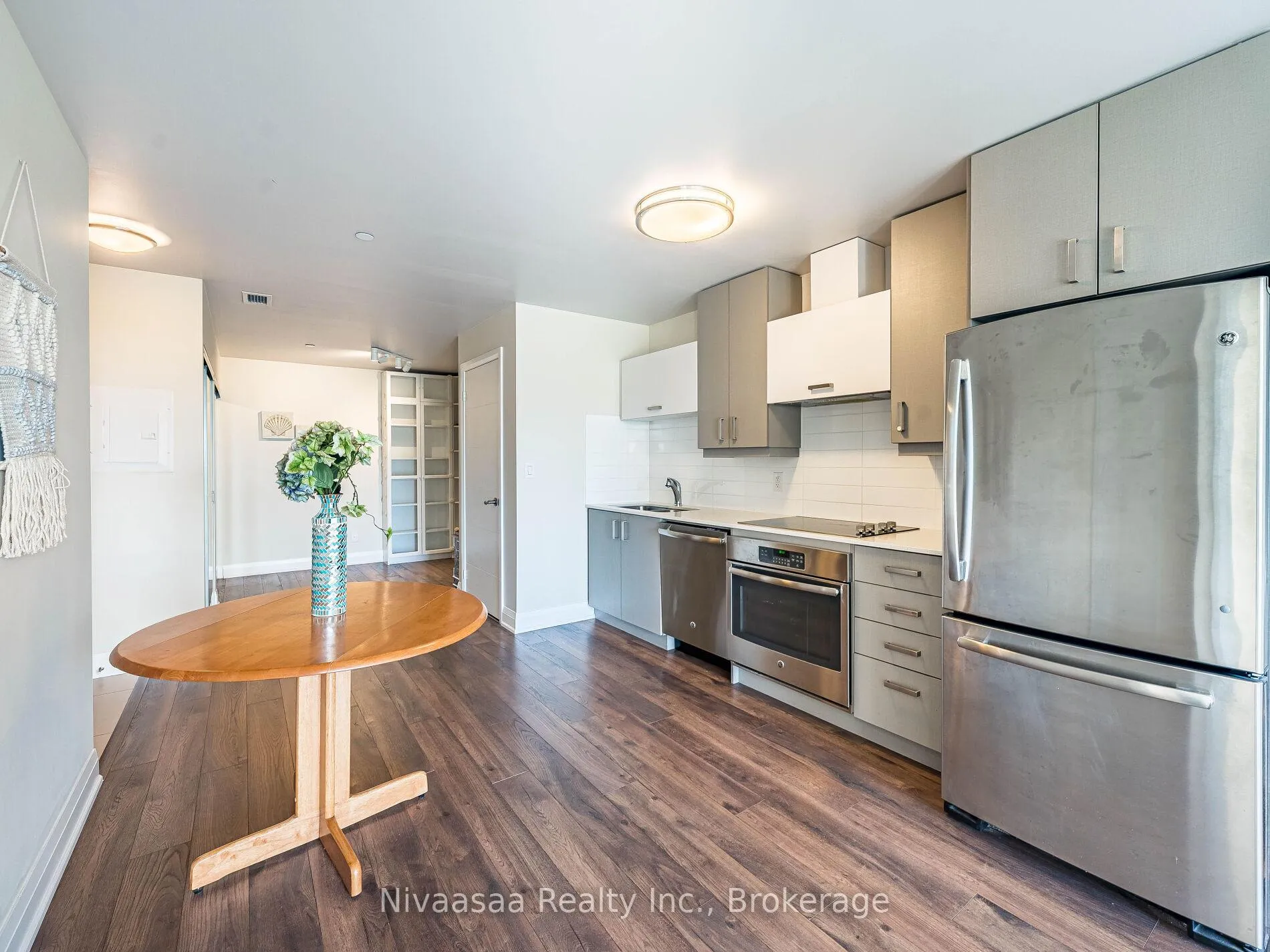 Photo 10 of Unit 820, 18 Uptown Drive, Markham, Unionville — HOMEH