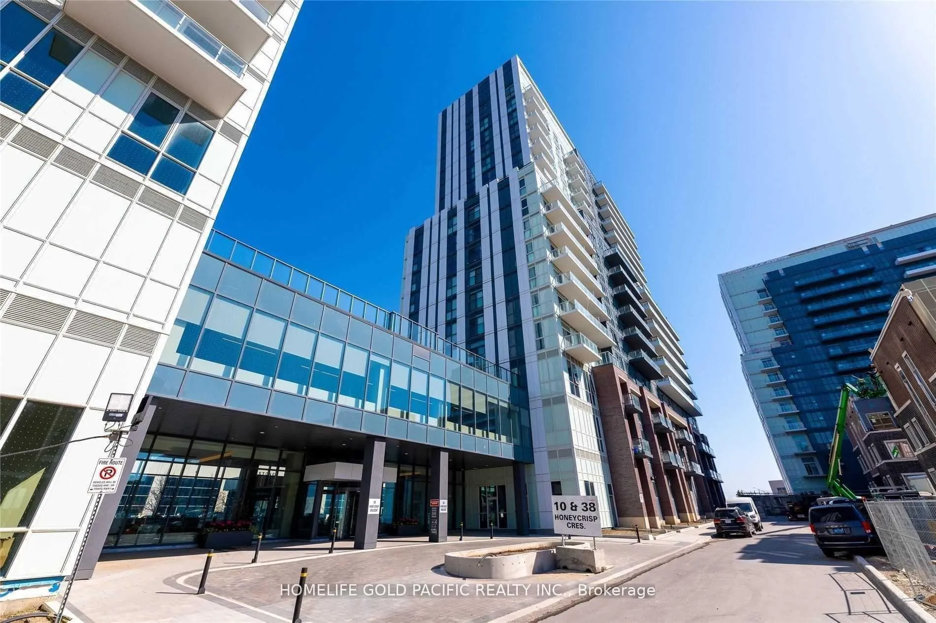 Front of Unit 1010, 38 Honeycrisp Crescent