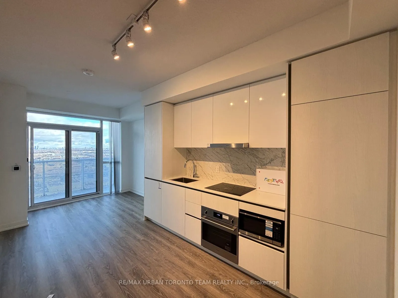 Photo 2 of Unit 3108, 8 Interchange Way, Vaughan, Vaughan Corporate Centre — HOMEH