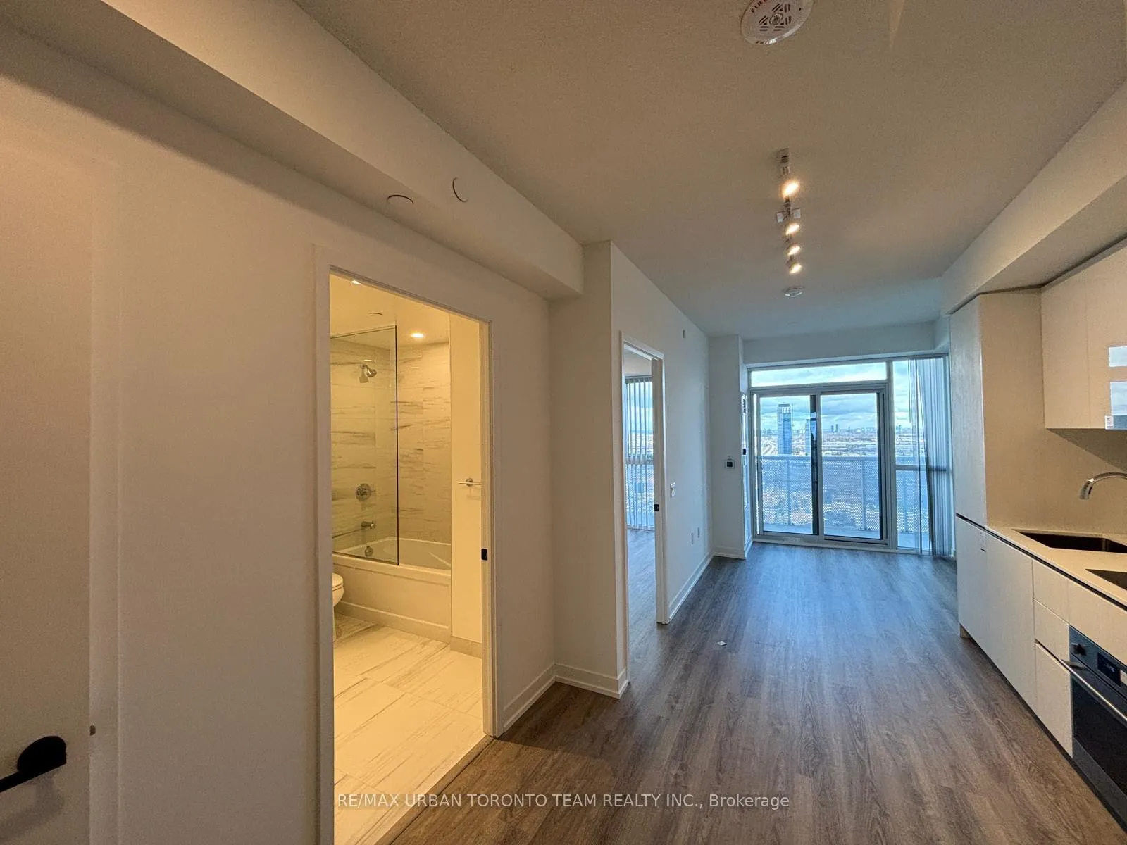 Photo 3 of Unit 3108, 8 Interchange Way, Vaughan, Vaughan Corporate Centre — HOMEH