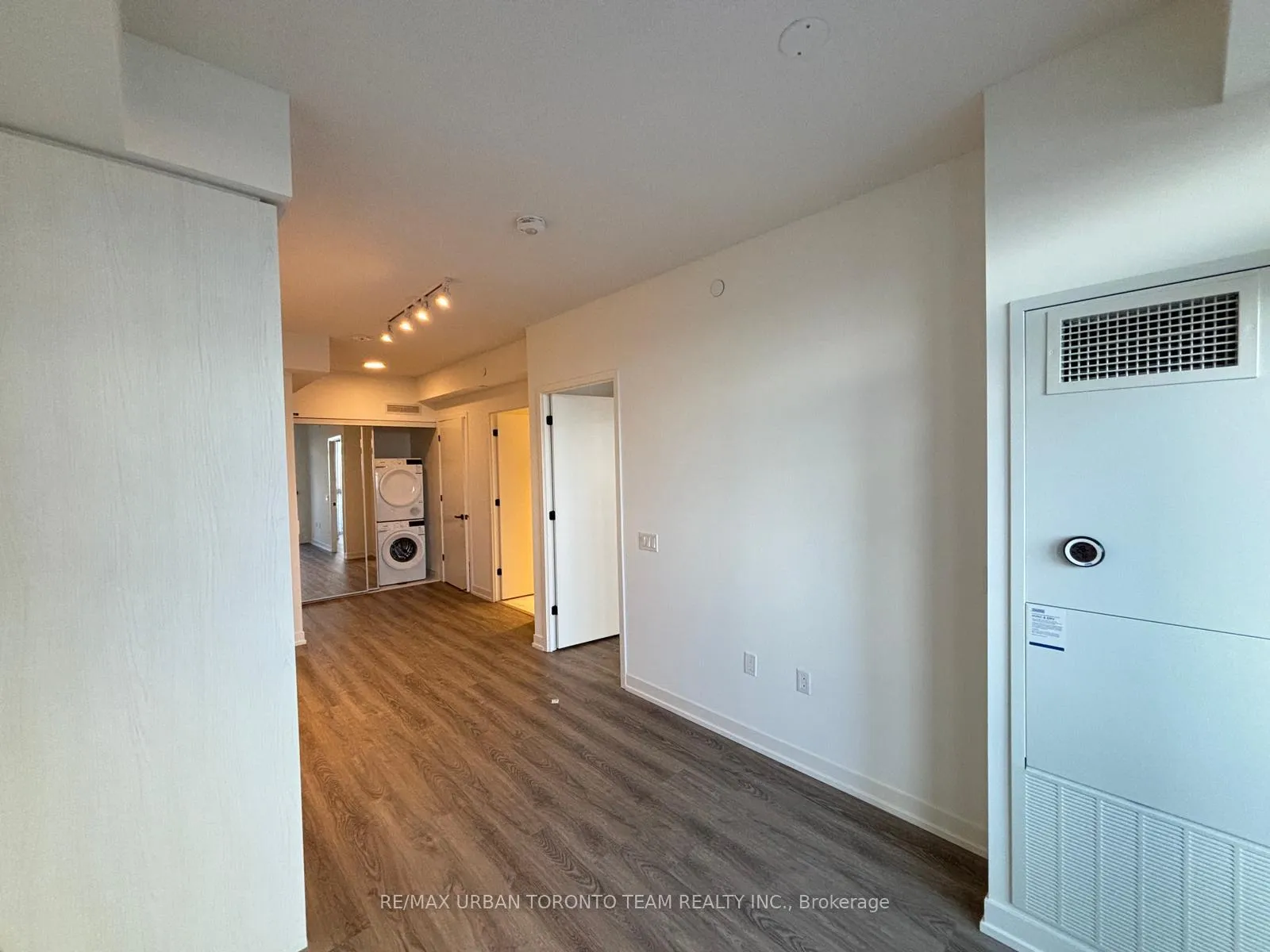 Photo 4 of Unit 3108, 8 Interchange Way, Vaughan, Vaughan Corporate Centre — HOMEH