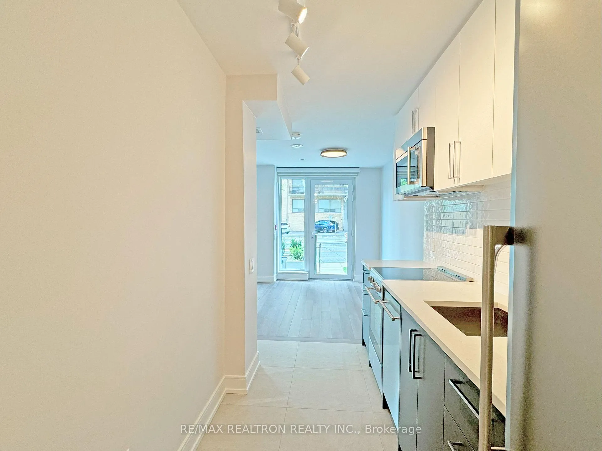 Photo 4 of Unit 101, 2525 Bathurst Street, Toronto, Forest Hill North — HOMEH