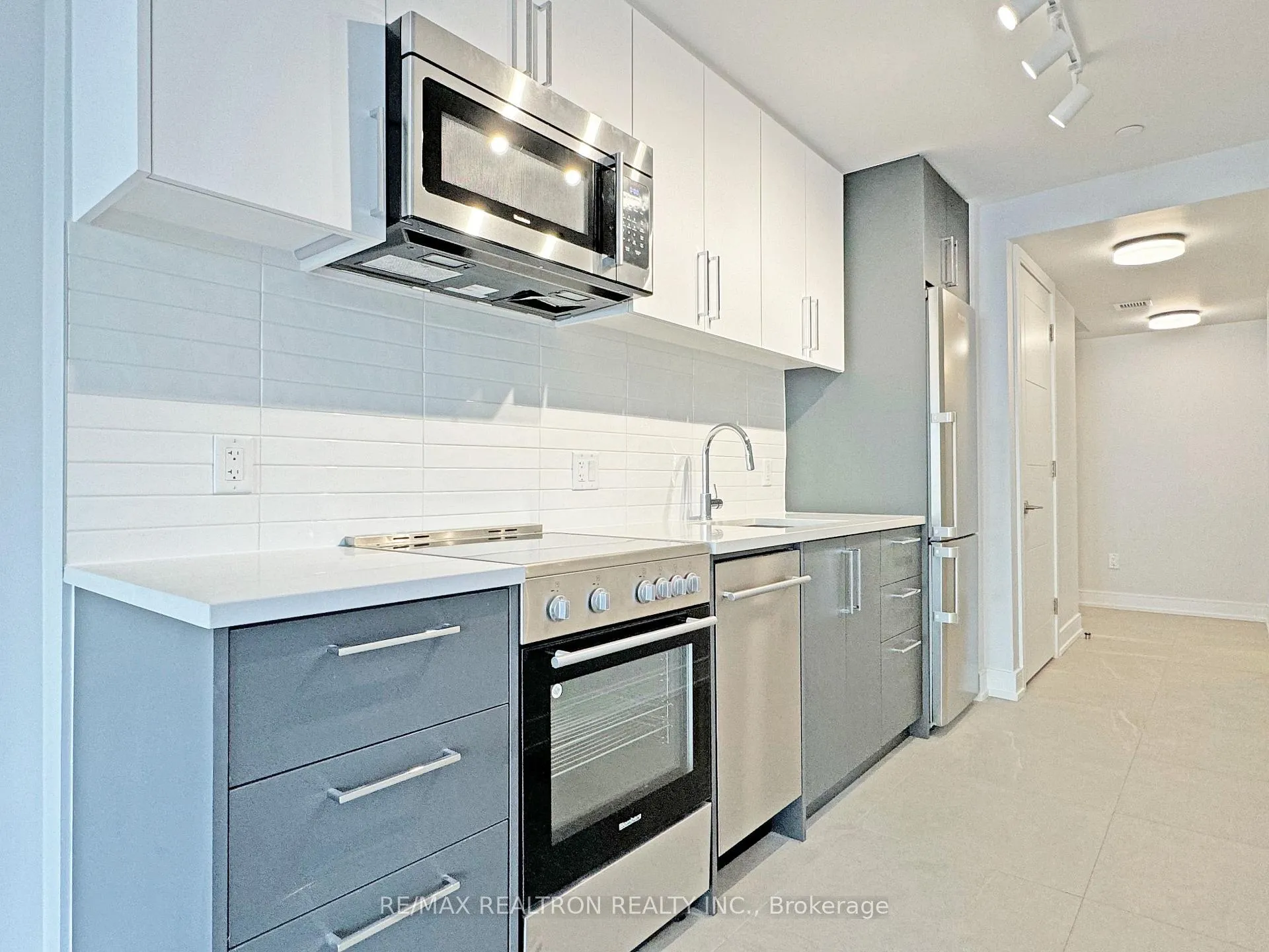 Photo 5 of Unit 101, 2525 Bathurst Street, Toronto, Forest Hill North — HOMEH