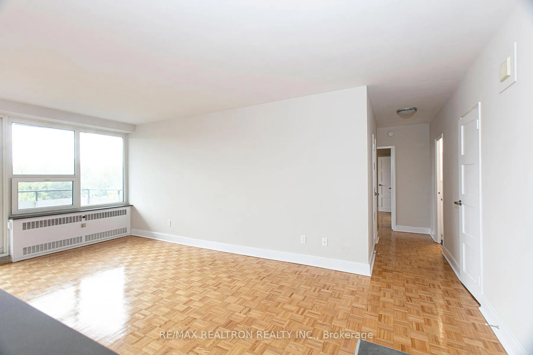 Photo 4 of Unit 308, 10 Shallmar Boulevard, Toronto, Forest Hill North — HOMEH
