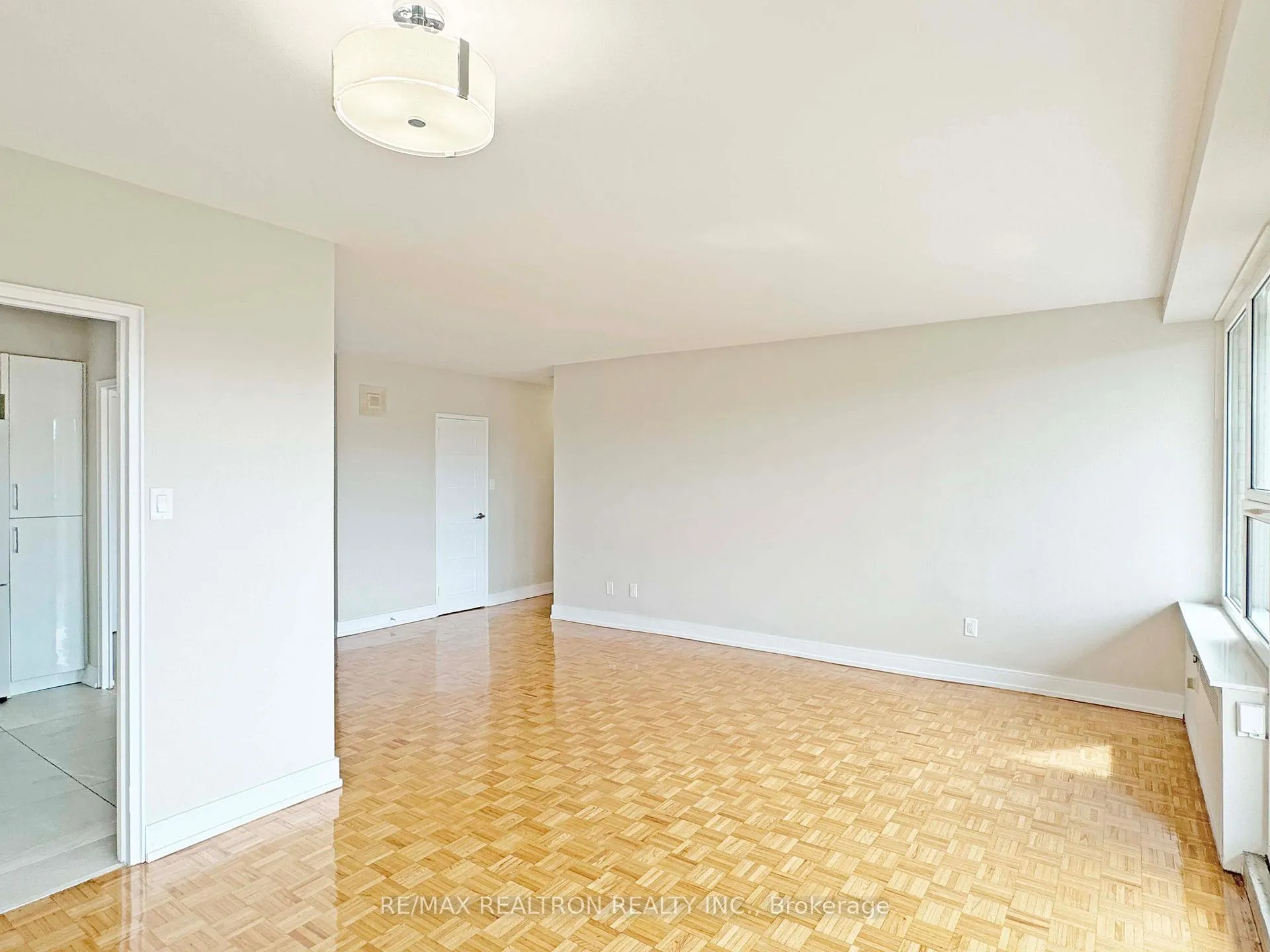 Photo 2 of Unit 206, 10 Shallmar Boulevard, Toronto, Forest Hill North — HOMEH