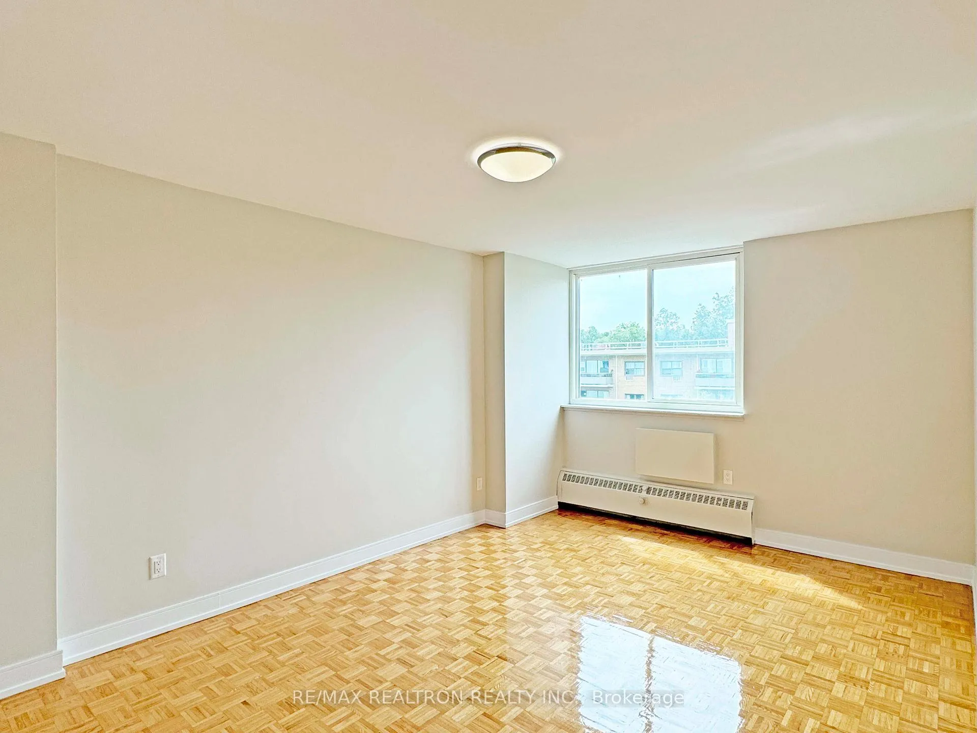 Photo 5 of Unit 206, 10 Shallmar Boulevard, Toronto, Forest Hill North — HOMEH