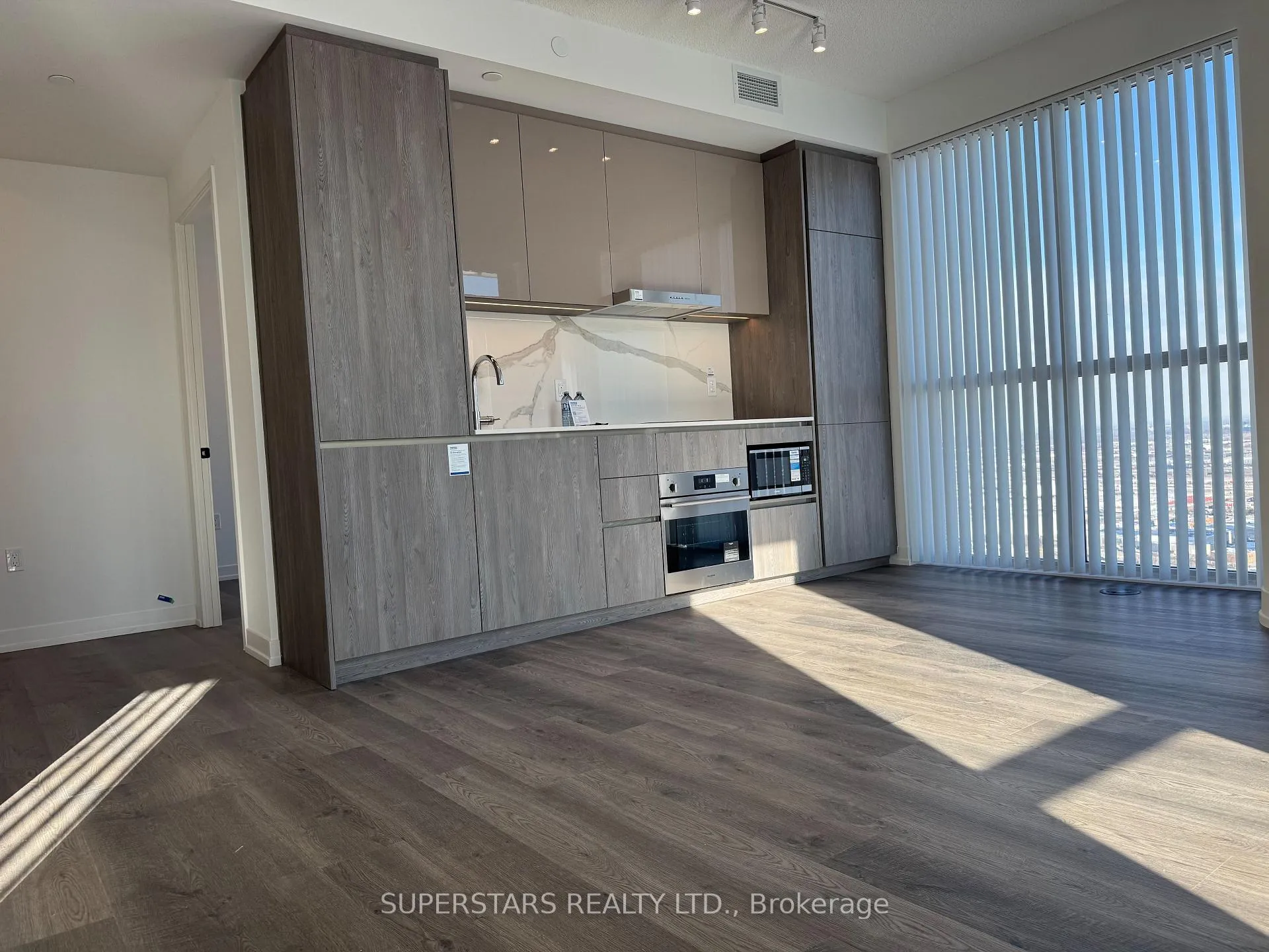 Photo 1 of Unit 4809, 8 Interchange Way, Vaughan, Vaughan Corporate Centre — HOMEH