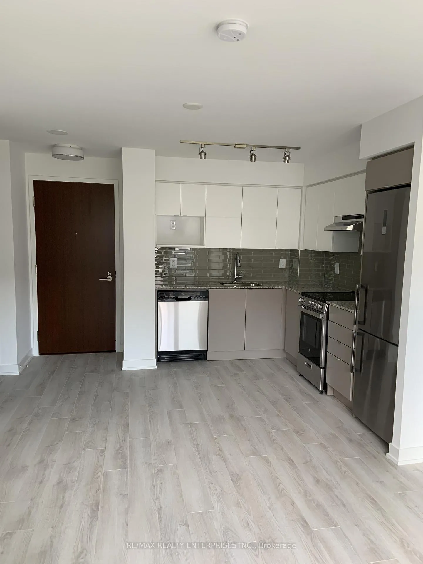 Photo 4 of Unit 503, 120 Varna Drive, Toronto, Englemount-Lawrence — HOMEH