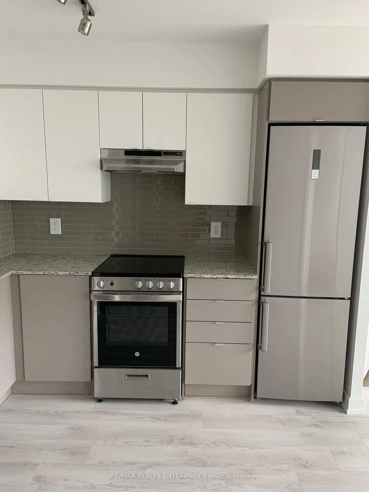 Photo 6 of Unit 503, 120 Varna Drive, Toronto, Englemount-Lawrence — HOMEH