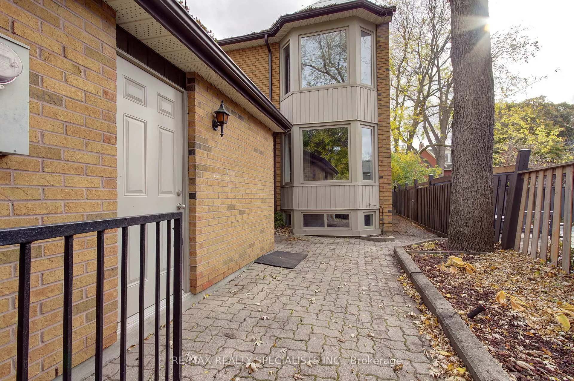 Photo 2 of 51 John Street, Brampton, Downtown Brampton — HOMEH