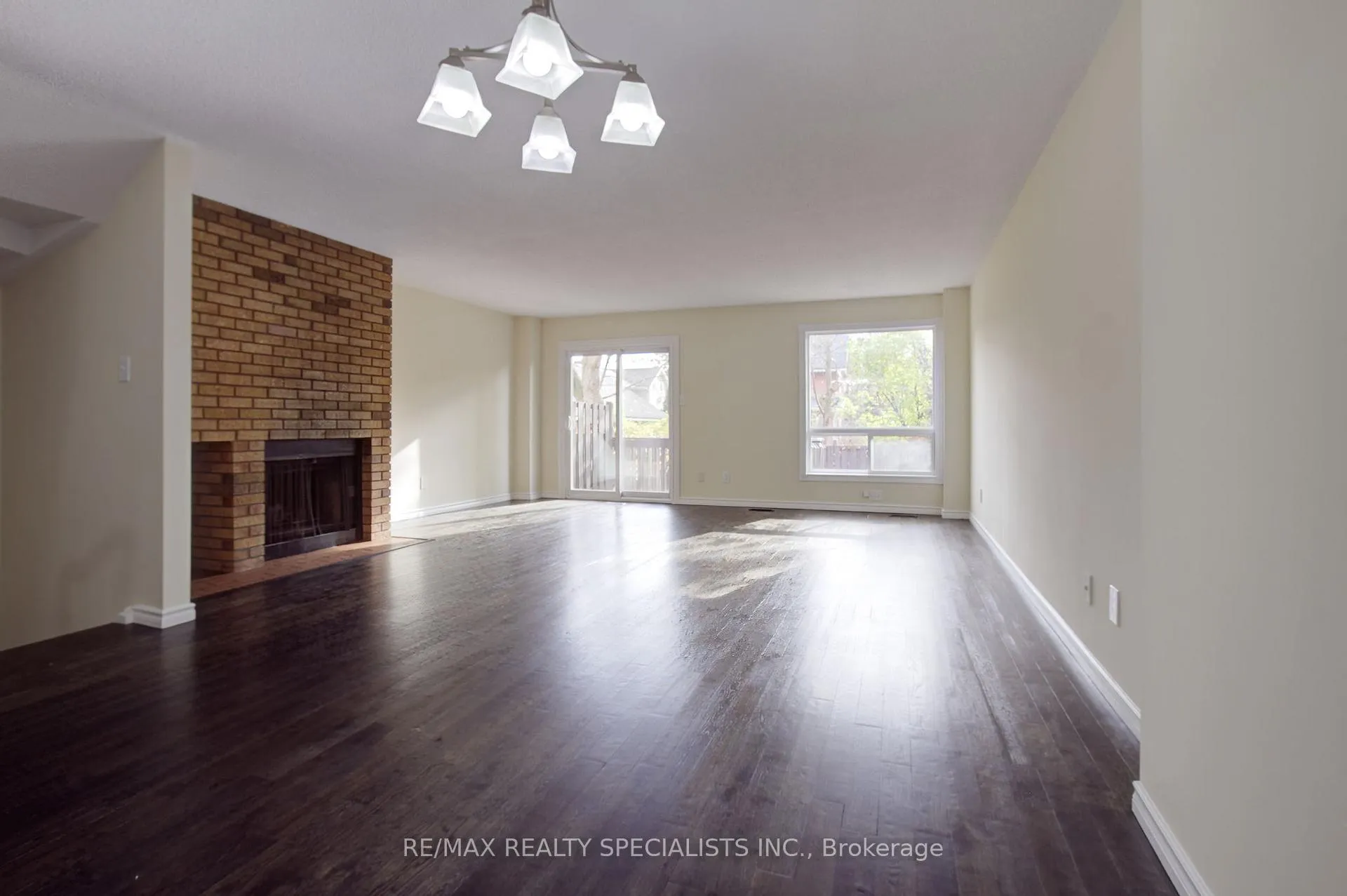 Photo 13 of 51 John Street, Brampton, Downtown Brampton — HOMEH