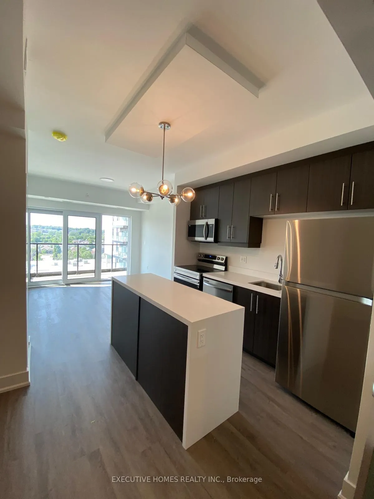 Front of Unit 809, 575 Conklin Road