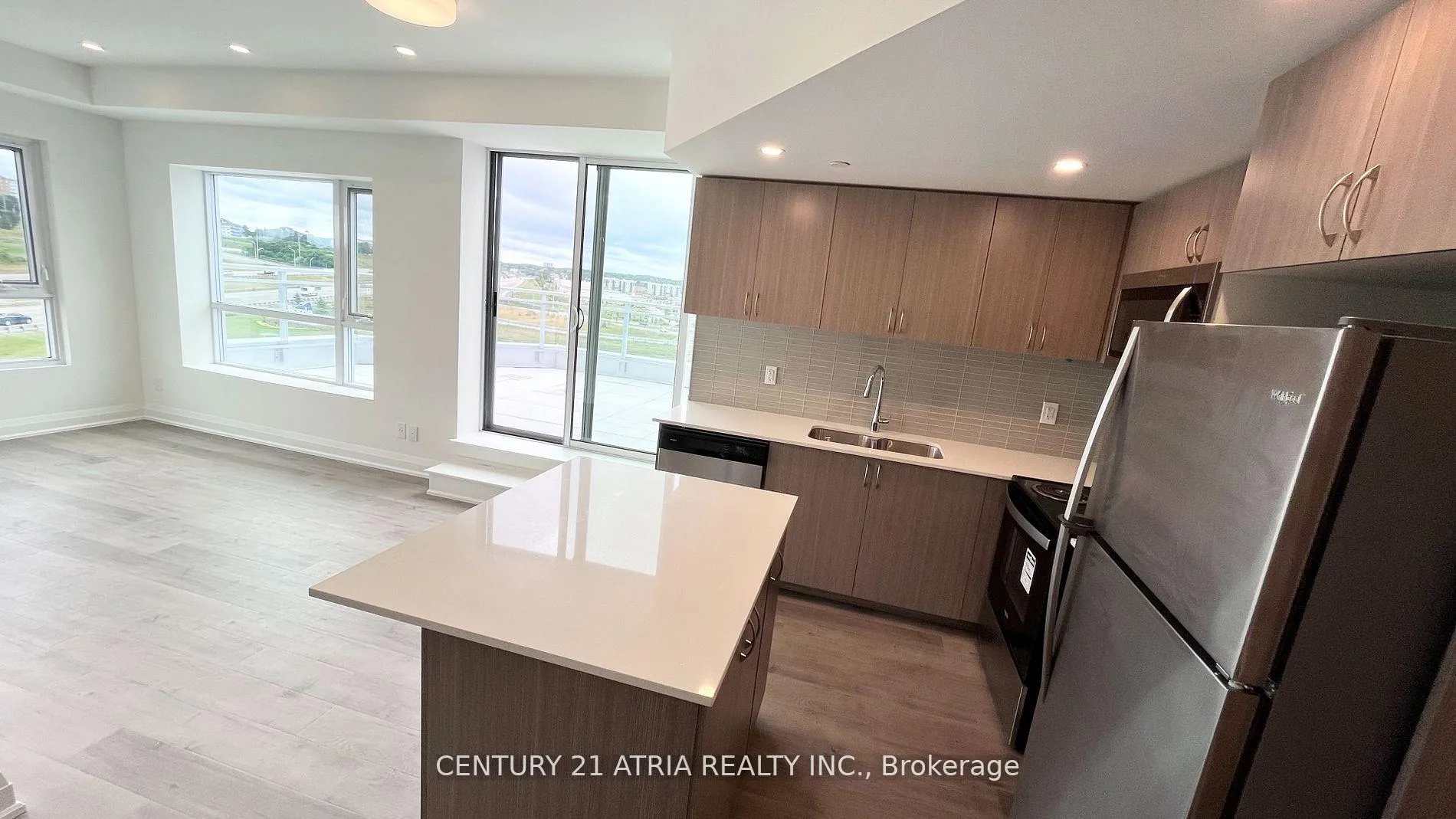 Photo 2 of Unit 1016, 58 Lakeside Terrace, Barrie, Little Lake — HOMEH