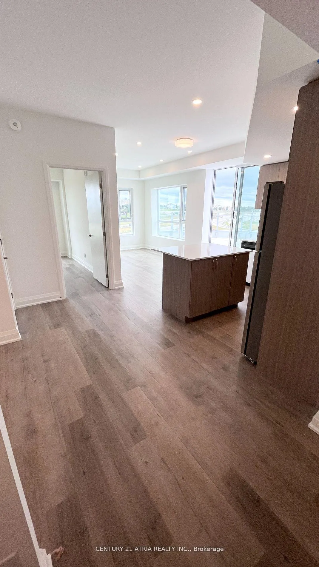 Photo 8 of Unit 1016, 58 Lakeside Terrace, Barrie, Little Lake — HOMEH