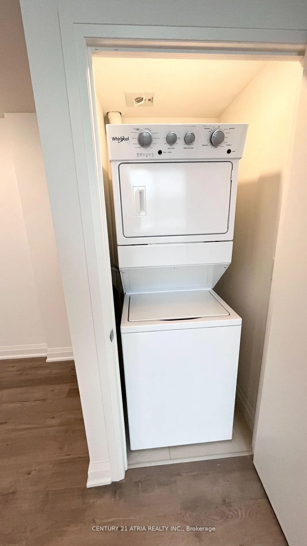 Photo 10 of Unit 1016, 58 Lakeside Terrace, Barrie, Little Lake — HOMEH