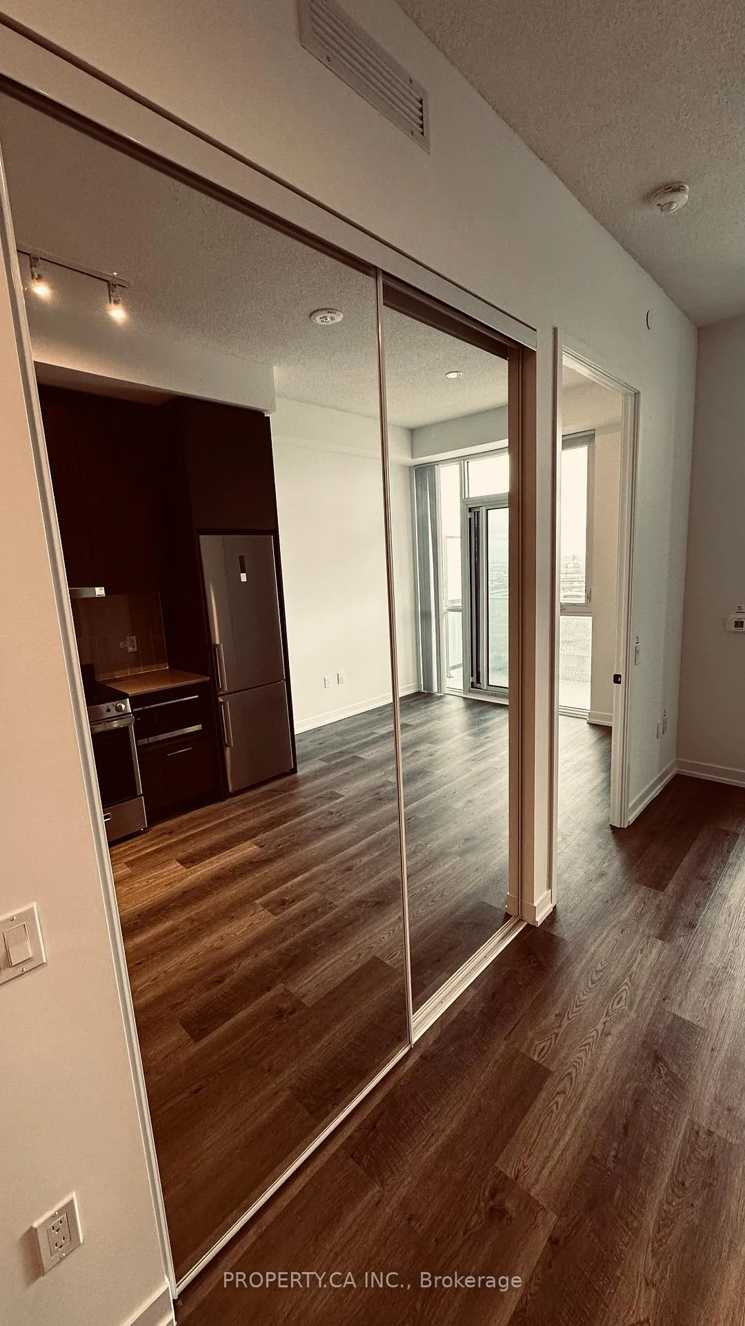 Photo 4 of Unit 3205, 195 Commerce Street, Vaughan, Vaughan Corporate Centre — HOMEH