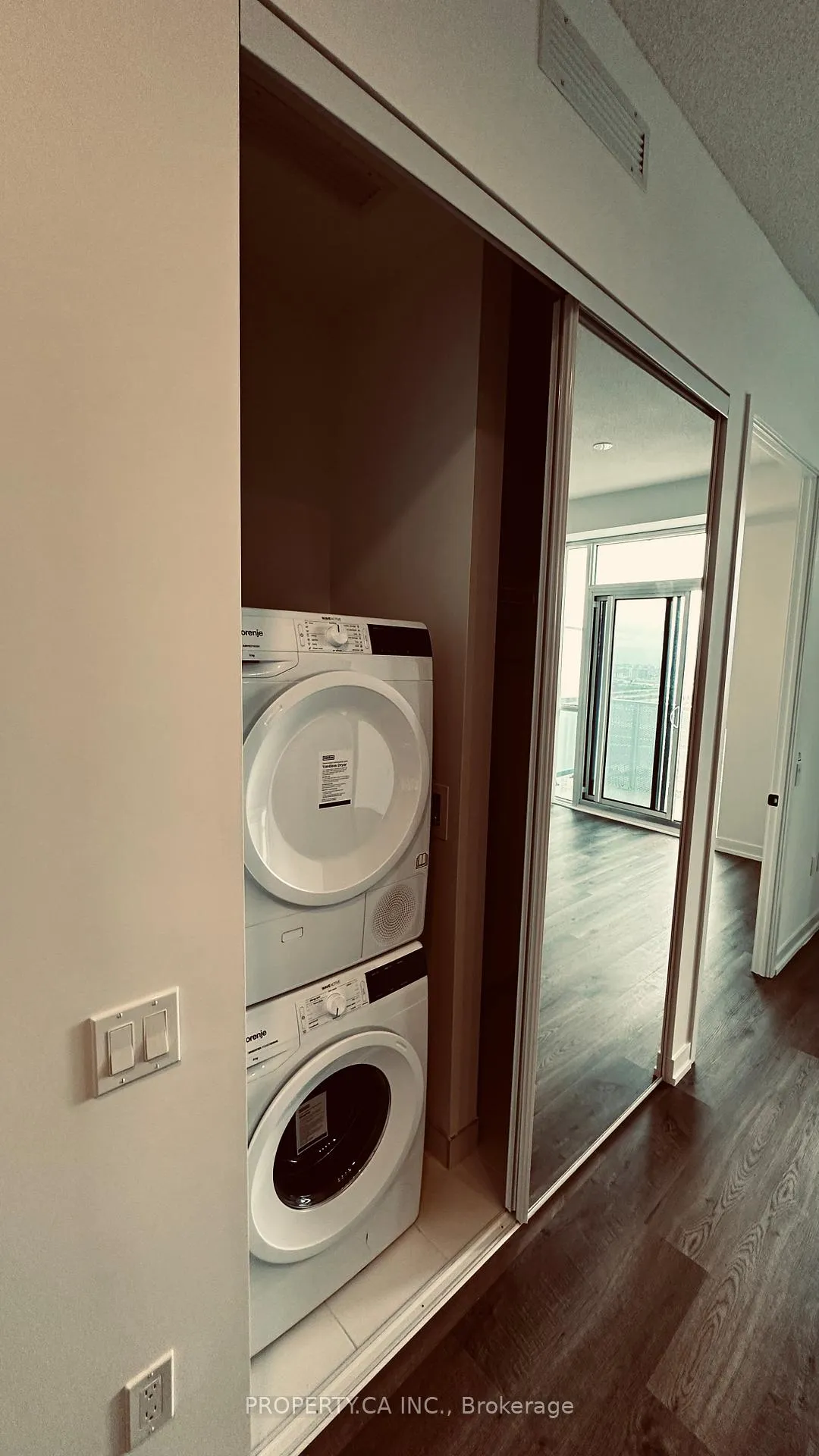 Photo 8 of Unit 3205, 195 Commerce Street, Vaughan, Vaughan Corporate Centre — HOMEH