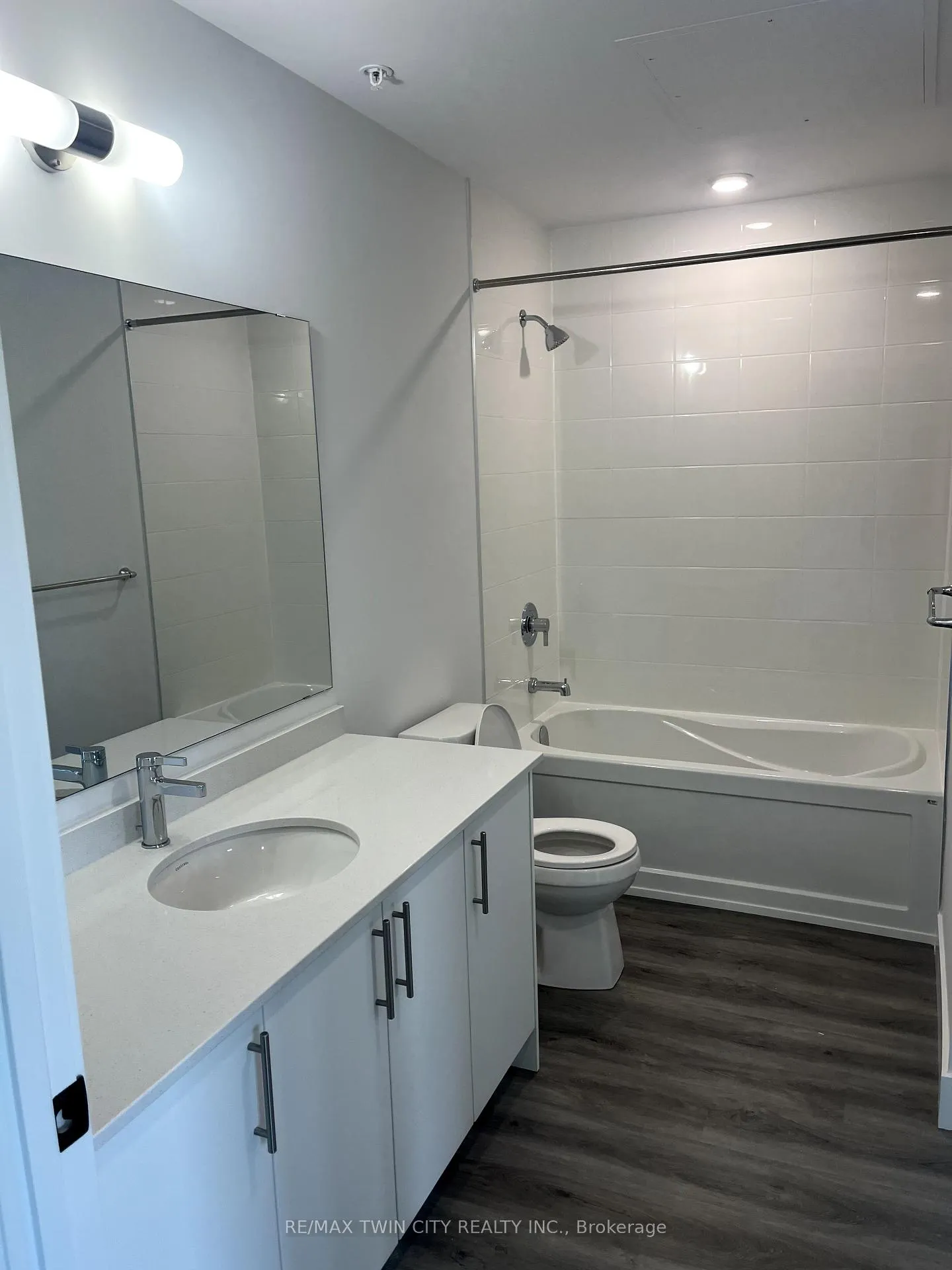 Photo 4 of Unit 409, 1000 Lackner Place, Kitchener — HOMEH