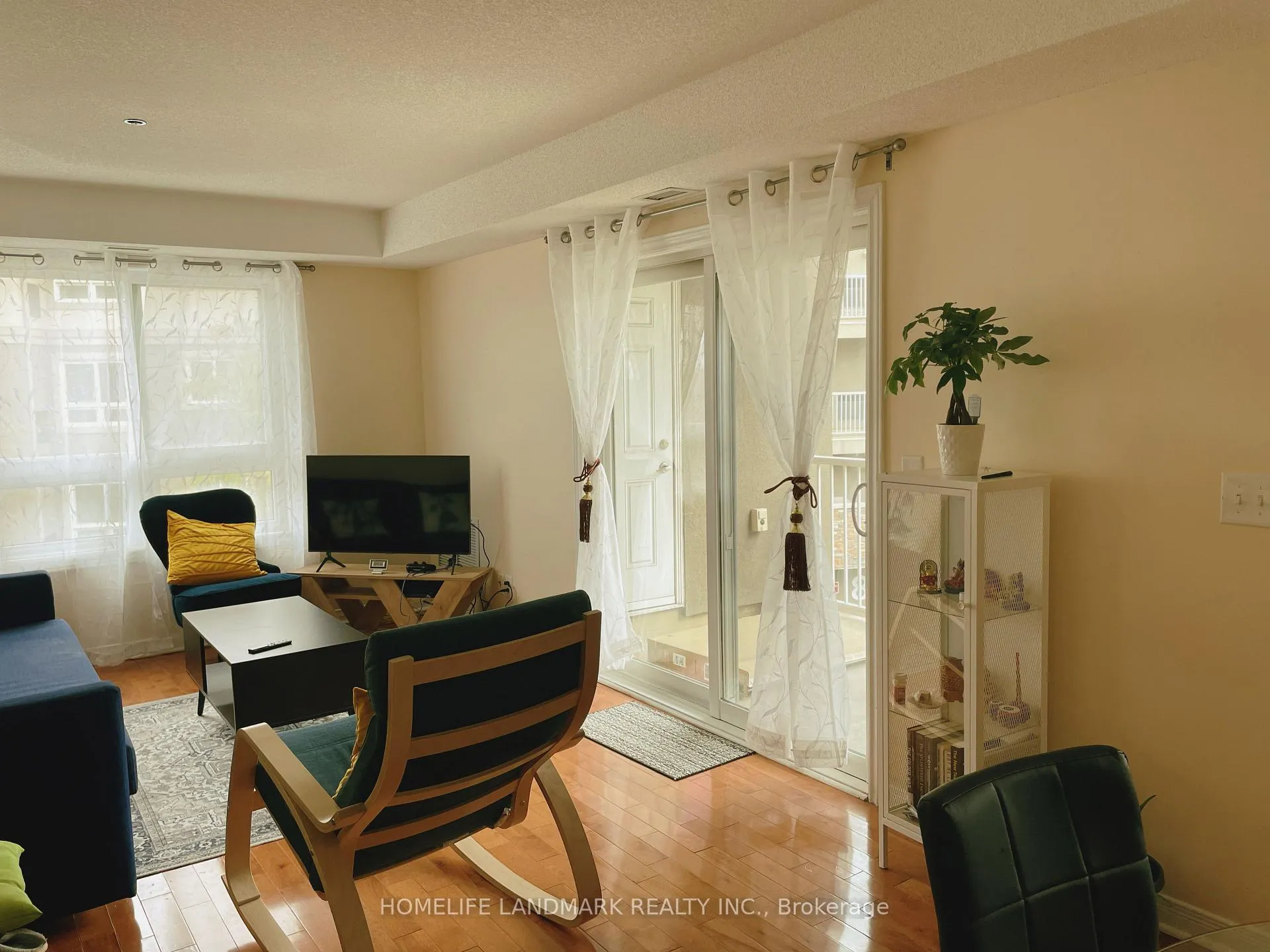 Photo 10 of Unit 3310, 4 Dayspring Circle, Brampton, Goreway Drive Corridor — HOMEH