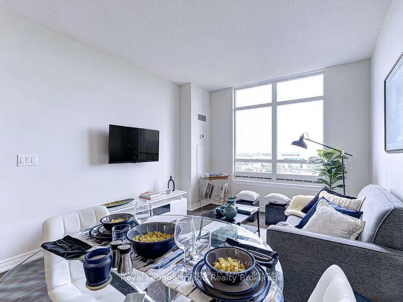 Photo 9 of Unit 814, 9245 Jane Street, Vaughan, Maple — HOMEH