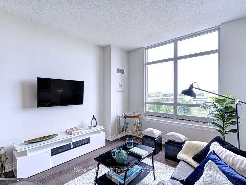 Photo 12 of Unit 814, 9245 Jane Street, Vaughan, Maple — HOMEH
