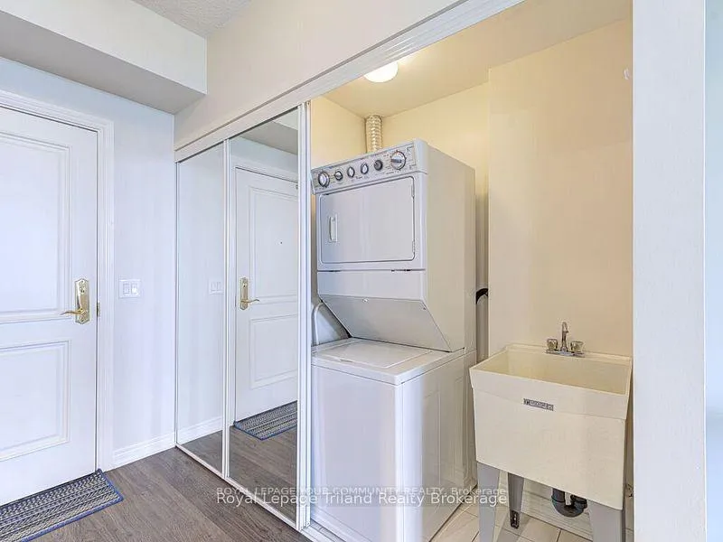 Photo 13 of Unit 814, 9245 Jane Street, Vaughan, Maple — HOMEH