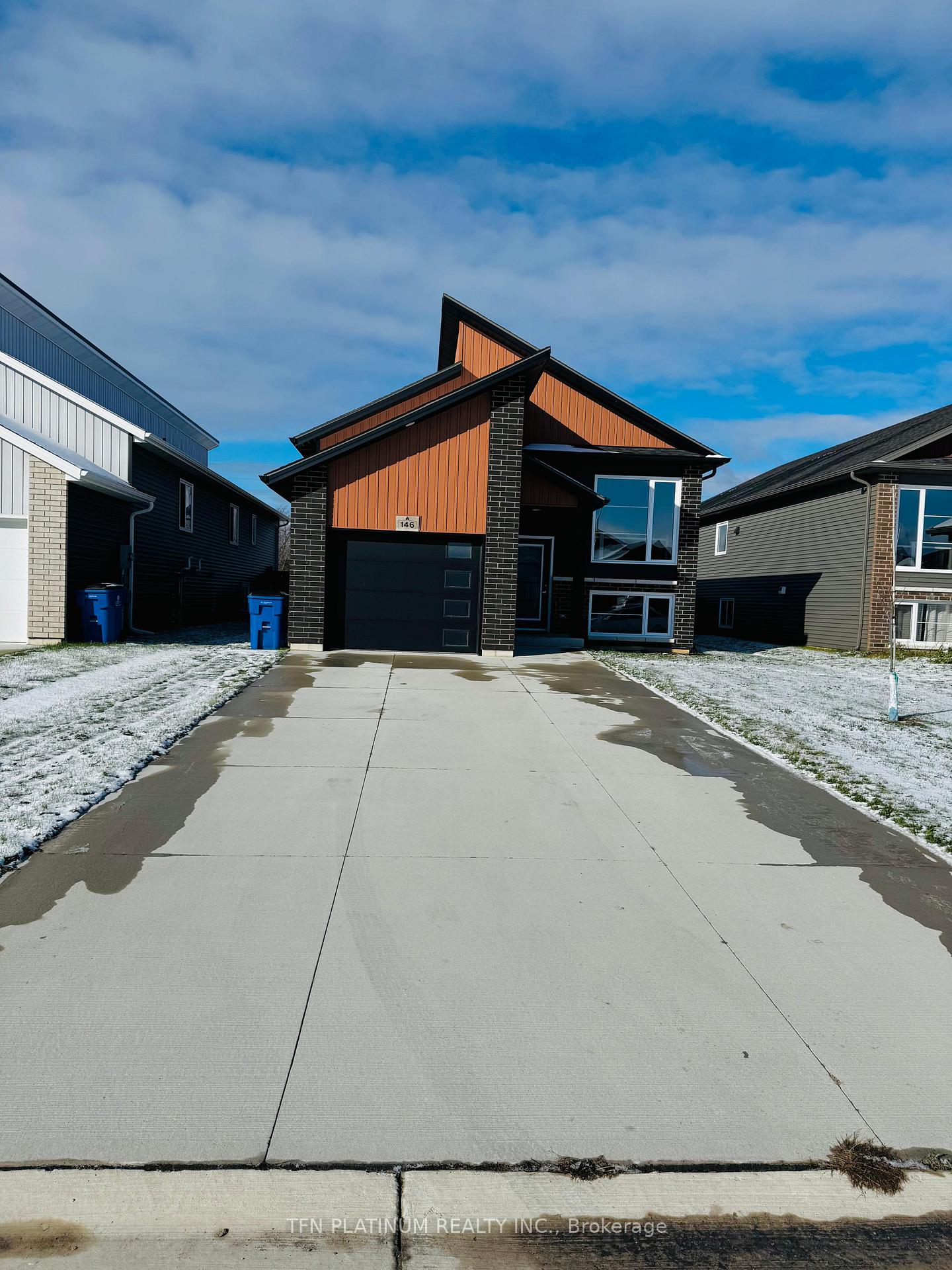 Photo 2 of 146 Moonstone Crescent, Chatham-Kent, Chatham — HOMEH