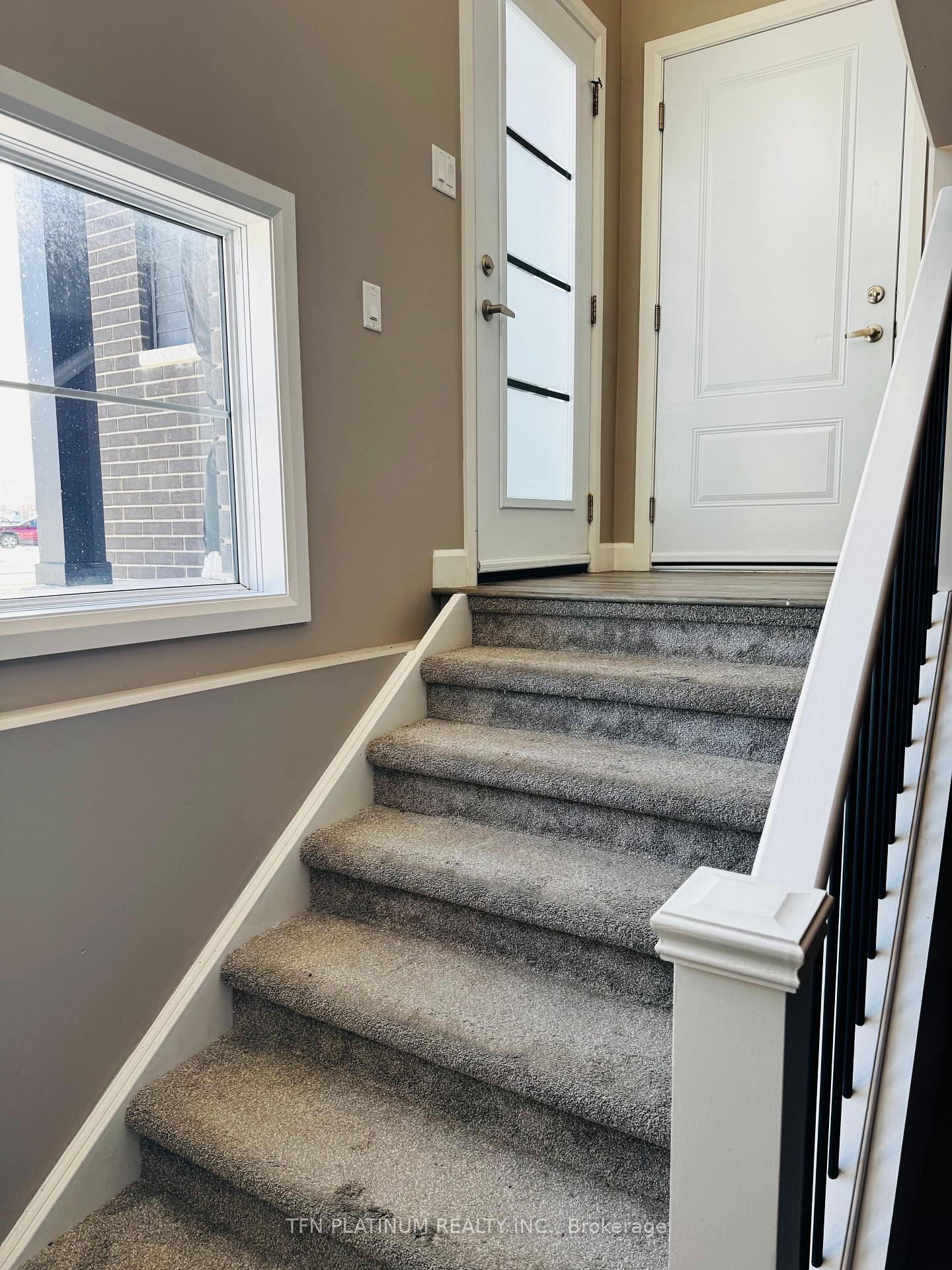 Photo 3 of 146 Moonstone Crescent, Chatham-Kent, Chatham — HOMEH