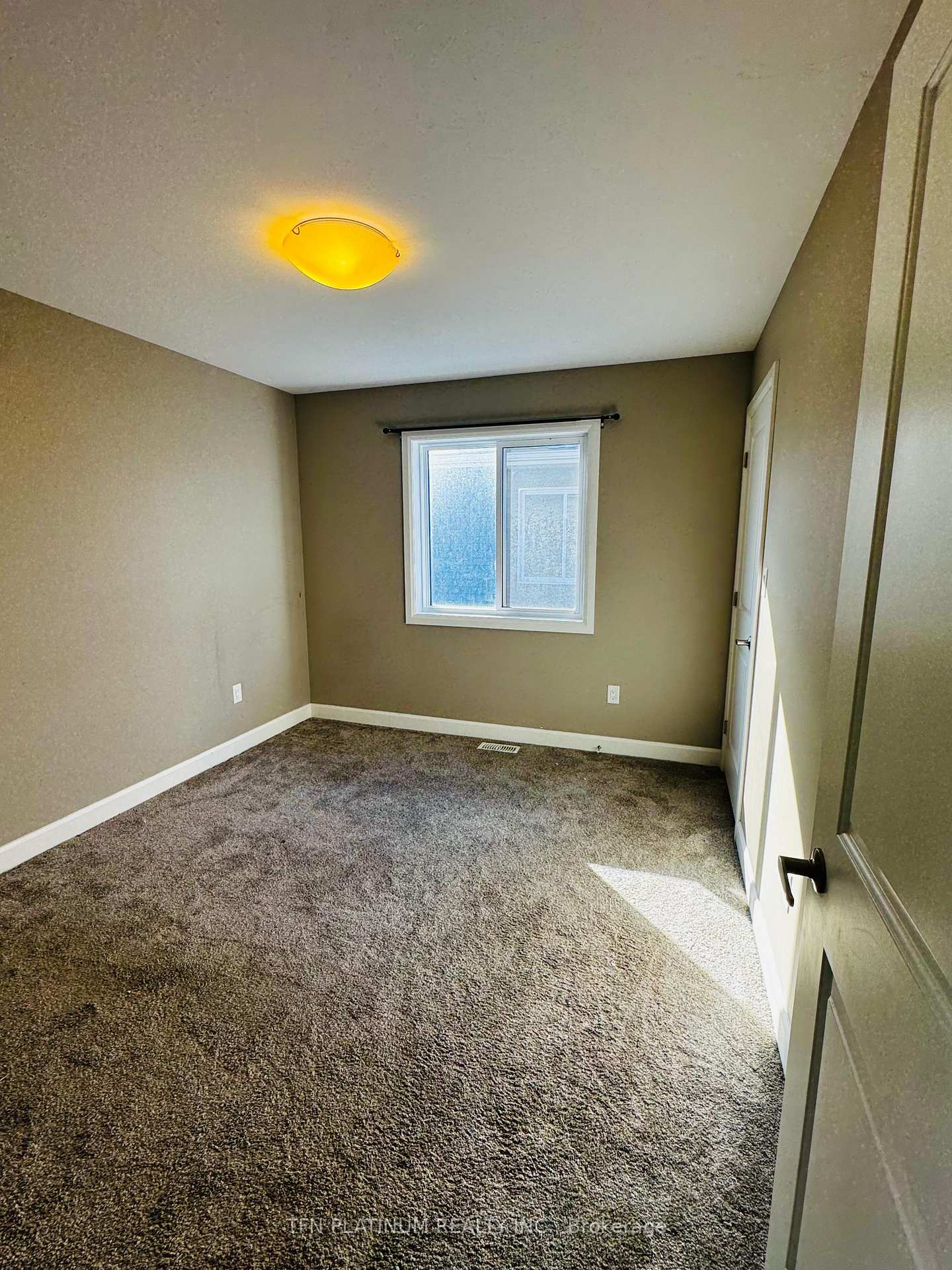 Photo 10 of 146 Moonstone Crescent, Chatham-Kent, Chatham — HOMEH
