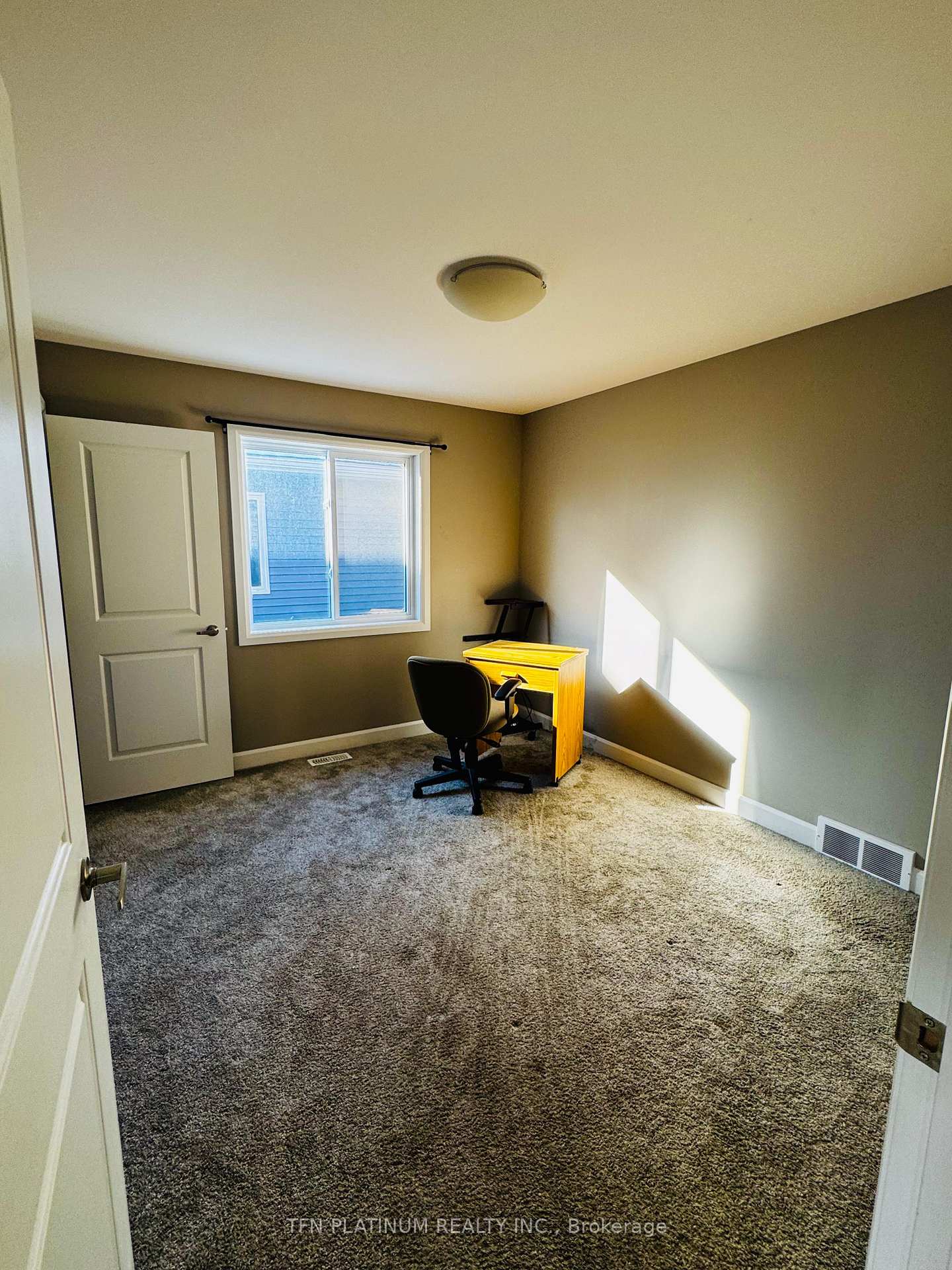 Photo 14 of 146 Moonstone Crescent, Chatham-Kent, Chatham — HOMEH