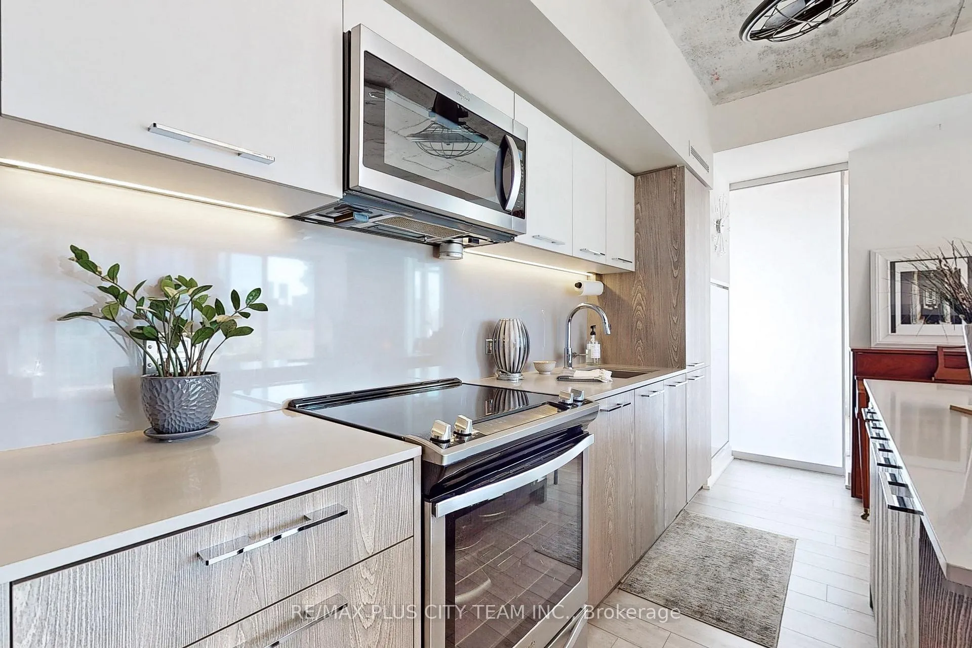 Photo 11 of Unit 807, 25 Baseball Place, Toronto, South Riverdale — HOMEH