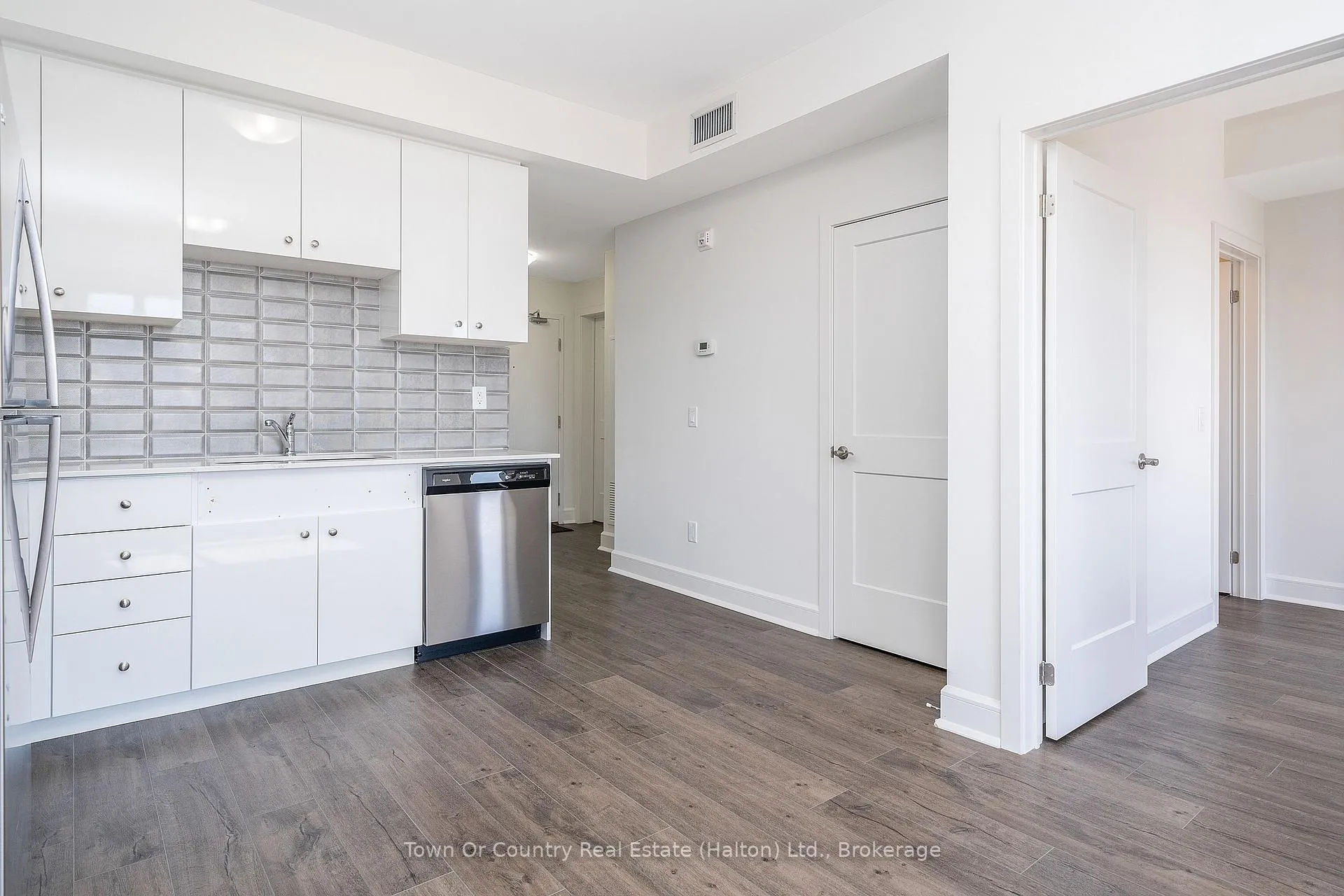 Photo 7 of Unit 617, 251 Northfield Drive E, Waterloo, Colonial Acres — HOMEH