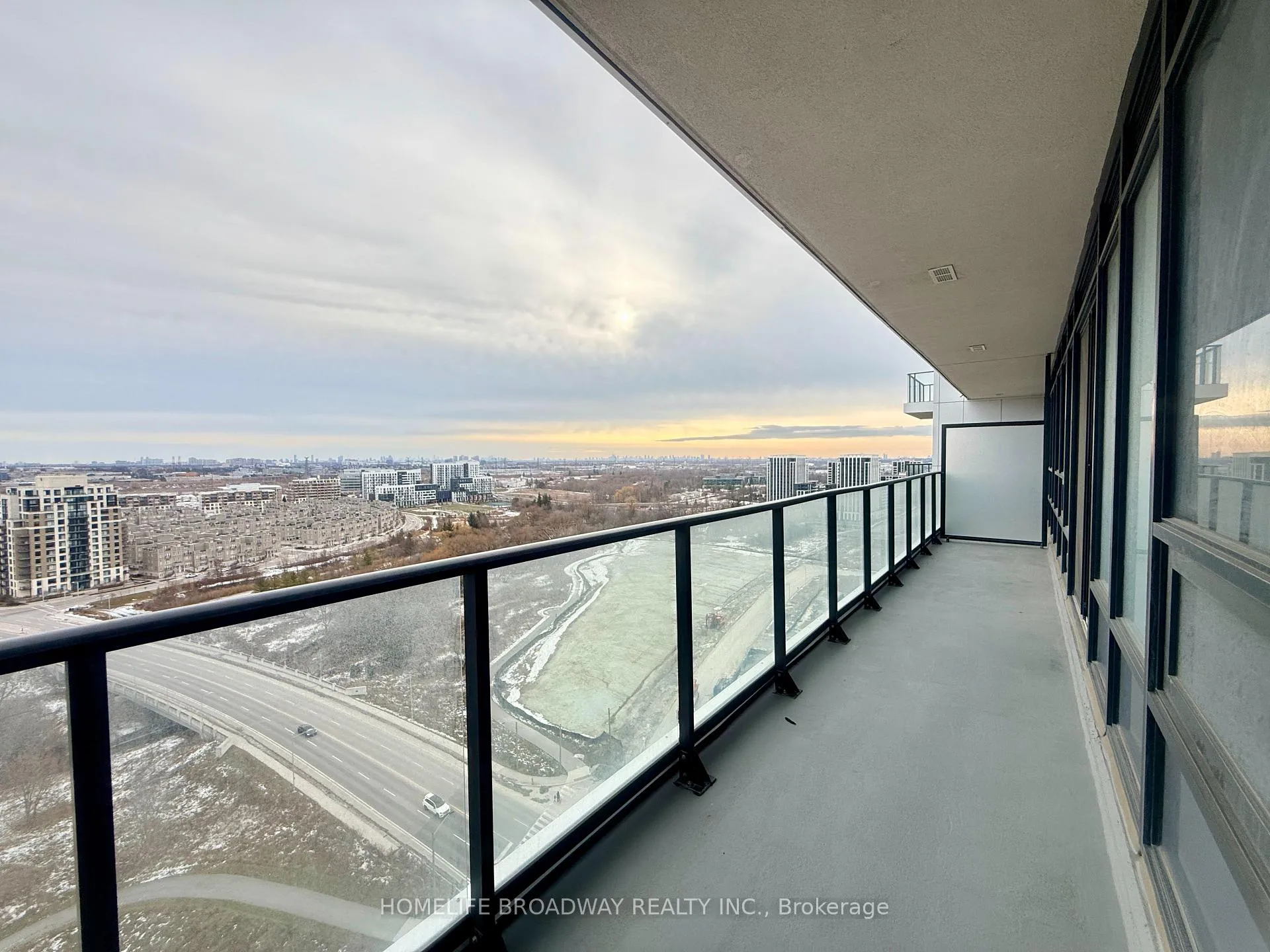 Photo 12 of Unit 2202, 8 Water Walk Drive, Markham, Unionville — HOMEH