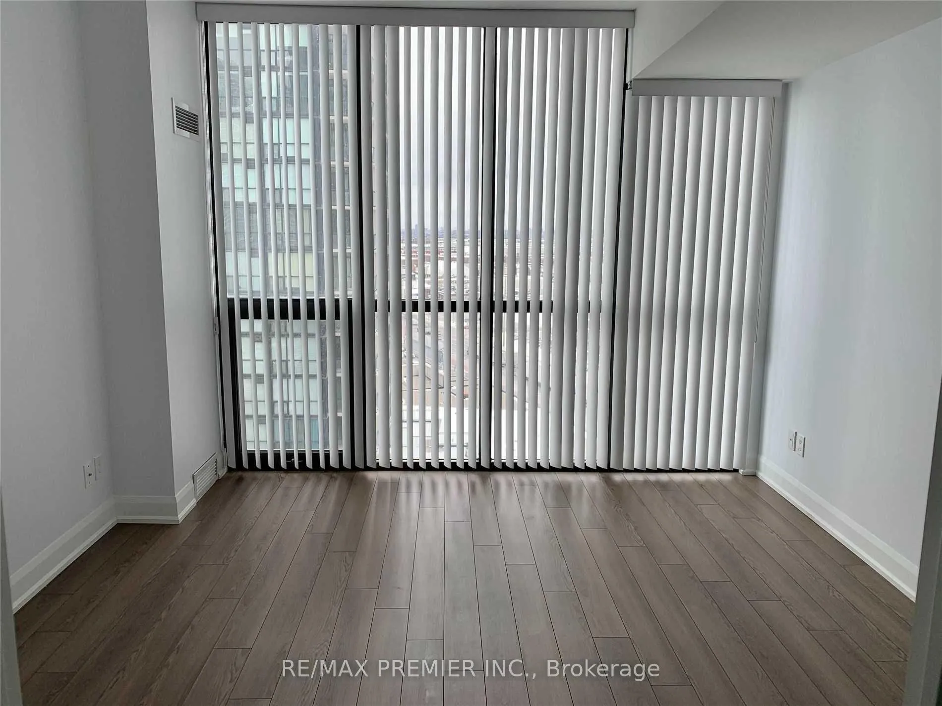 Photo 11 of Unit 1201, 2910 Highway 7 Road W, Vaughan, Concord — HOMEH
