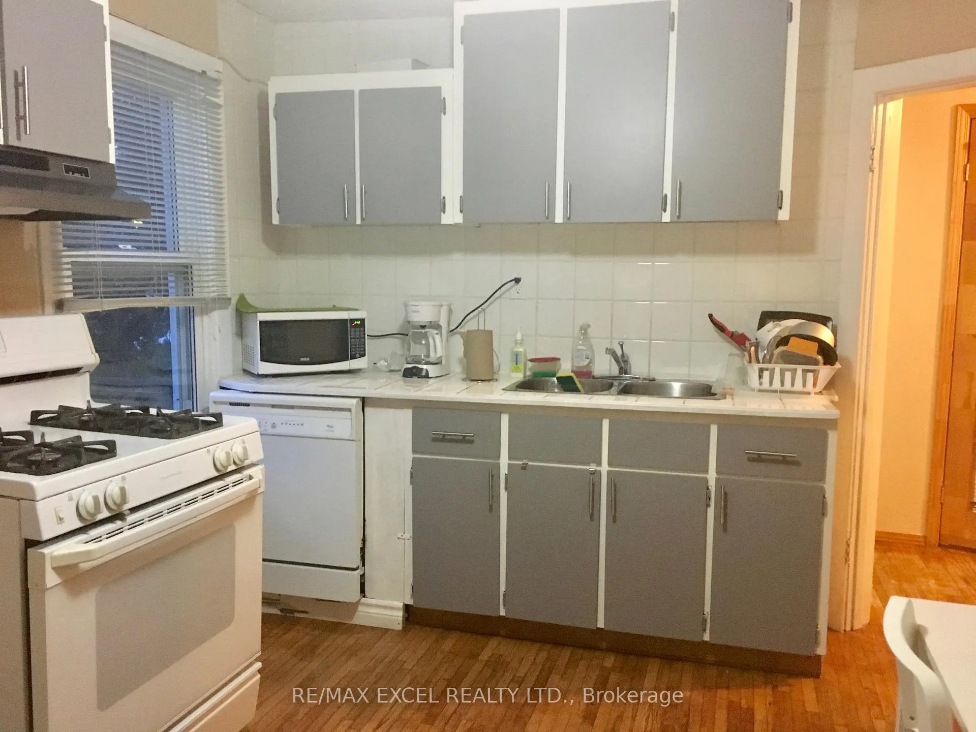 Photo 4 of 9 Macklin Street N, Hamilton, Westdale — HOMEH