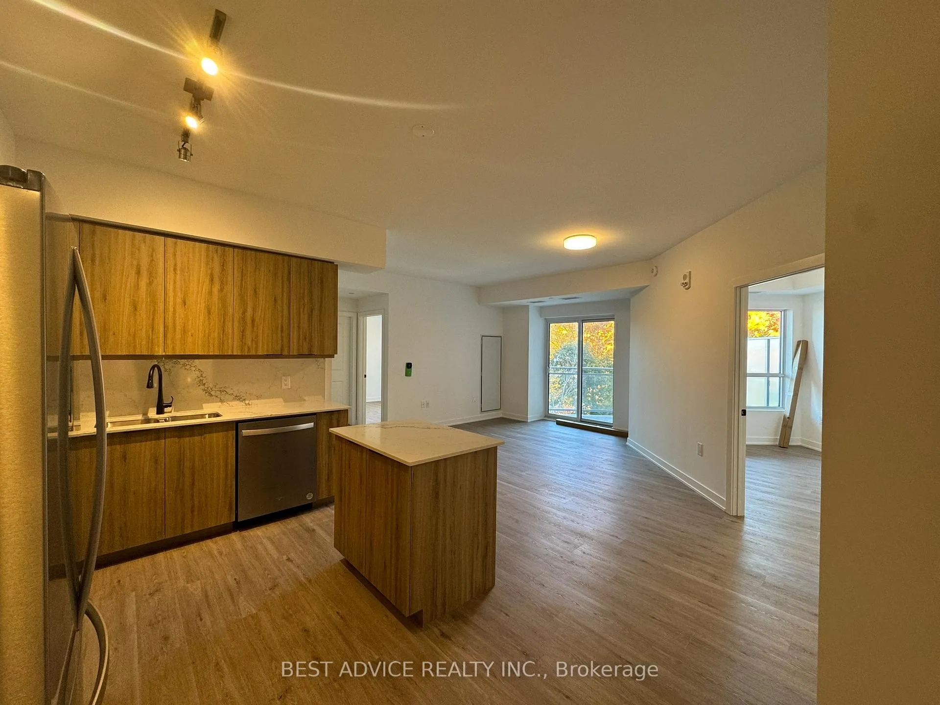 Photo 3 of Unit 307, 56 Lakeside Terrace, Barrie, Little Lake — HOMEH