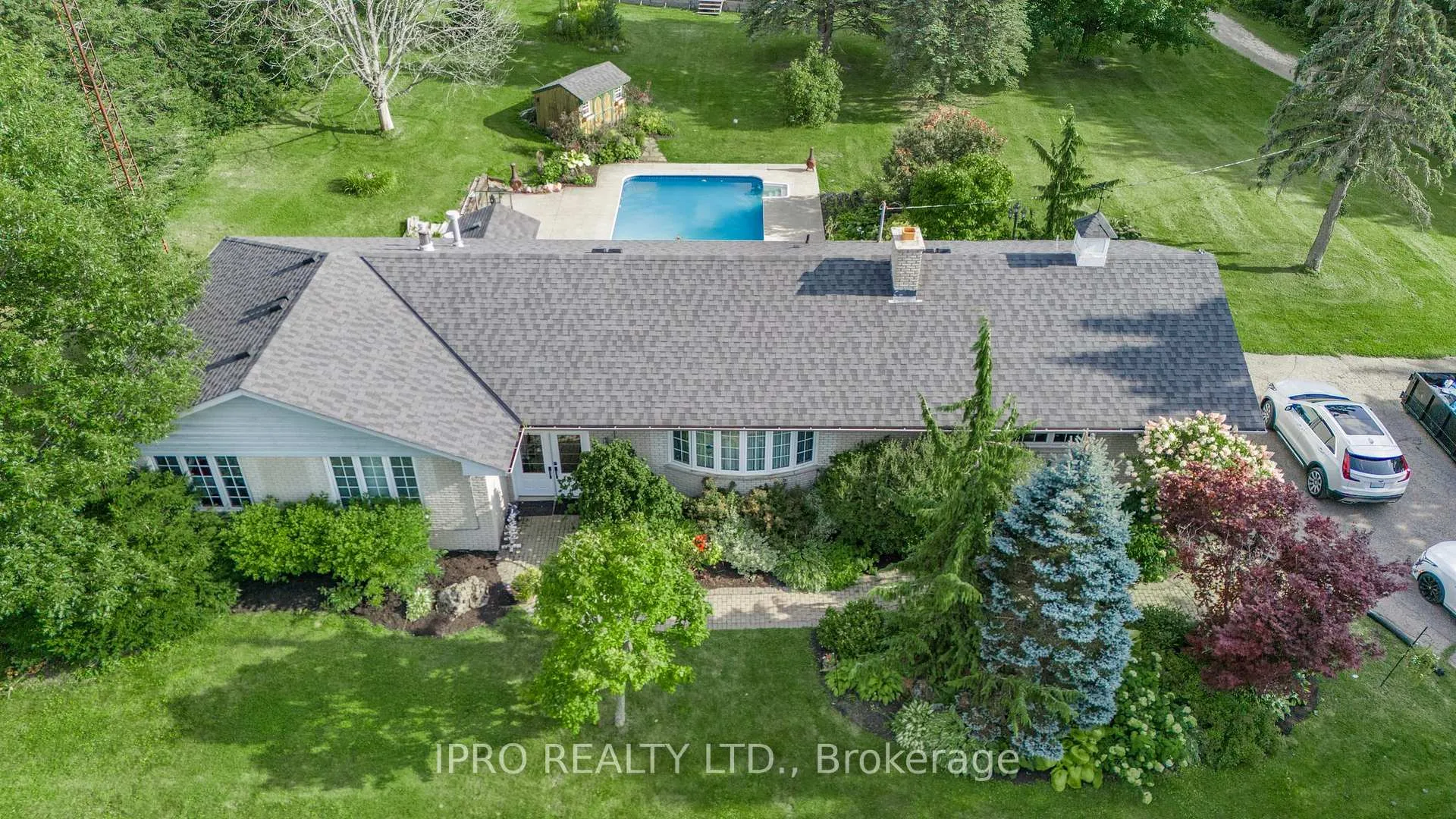 Front of 246044 County Rd 16