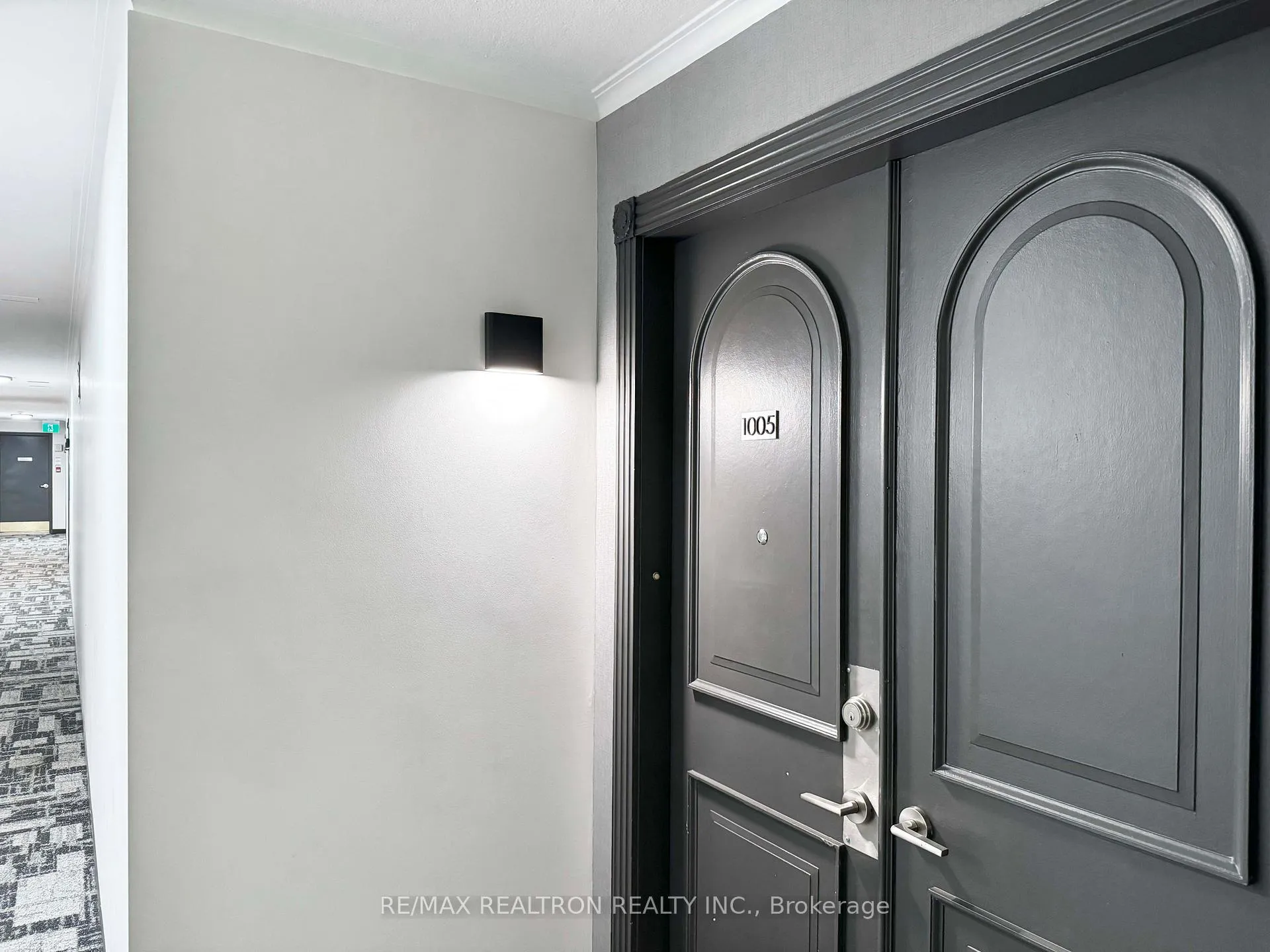 Front of Unit 1005, 10 Shallmar Boulevard
