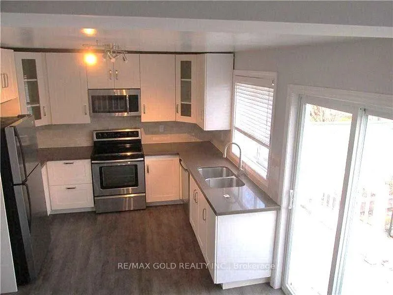 Photo 2 of 136 Robins Avenue, Hamilton, Crown Point — HOMEH