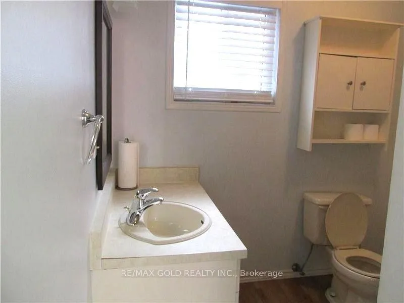 Photo 4 of 136 Robins Avenue, Hamilton, Crown Point — HOMEH