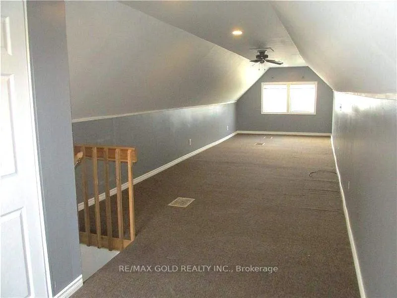 Photo 5 of 136 Robins Avenue, Hamilton, Crown Point — HOMEH