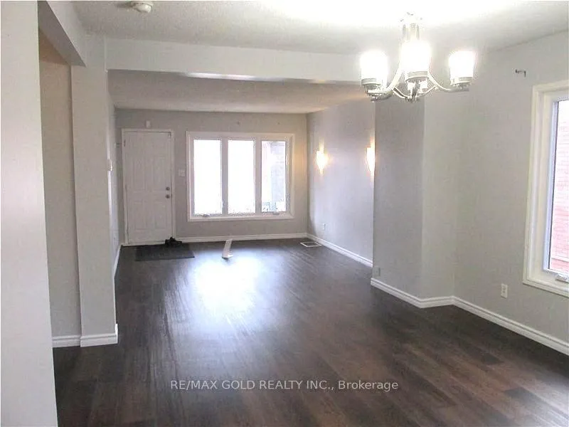 Photo 7 of 136 Robins Avenue, Hamilton, Crown Point — HOMEH