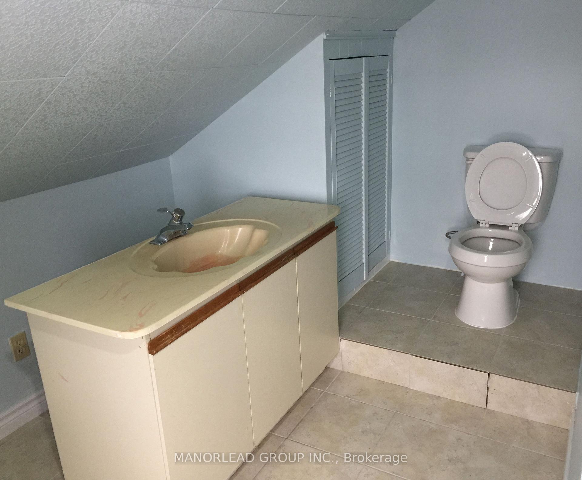 Front of Unit B, 838B Trivetts Road