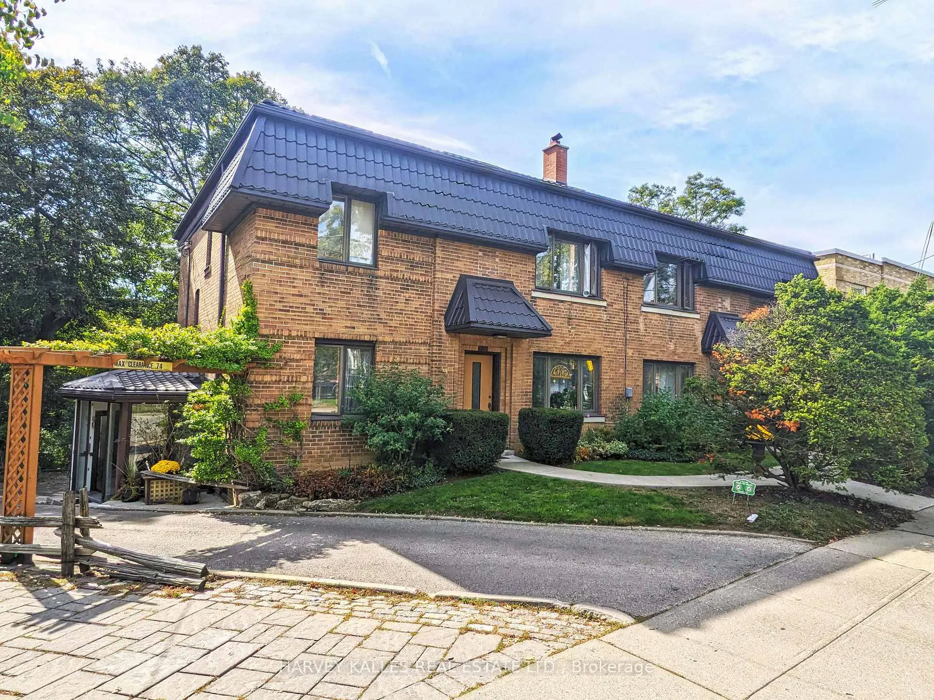 Front of Unit Upper, 95 Chatsworth Drive